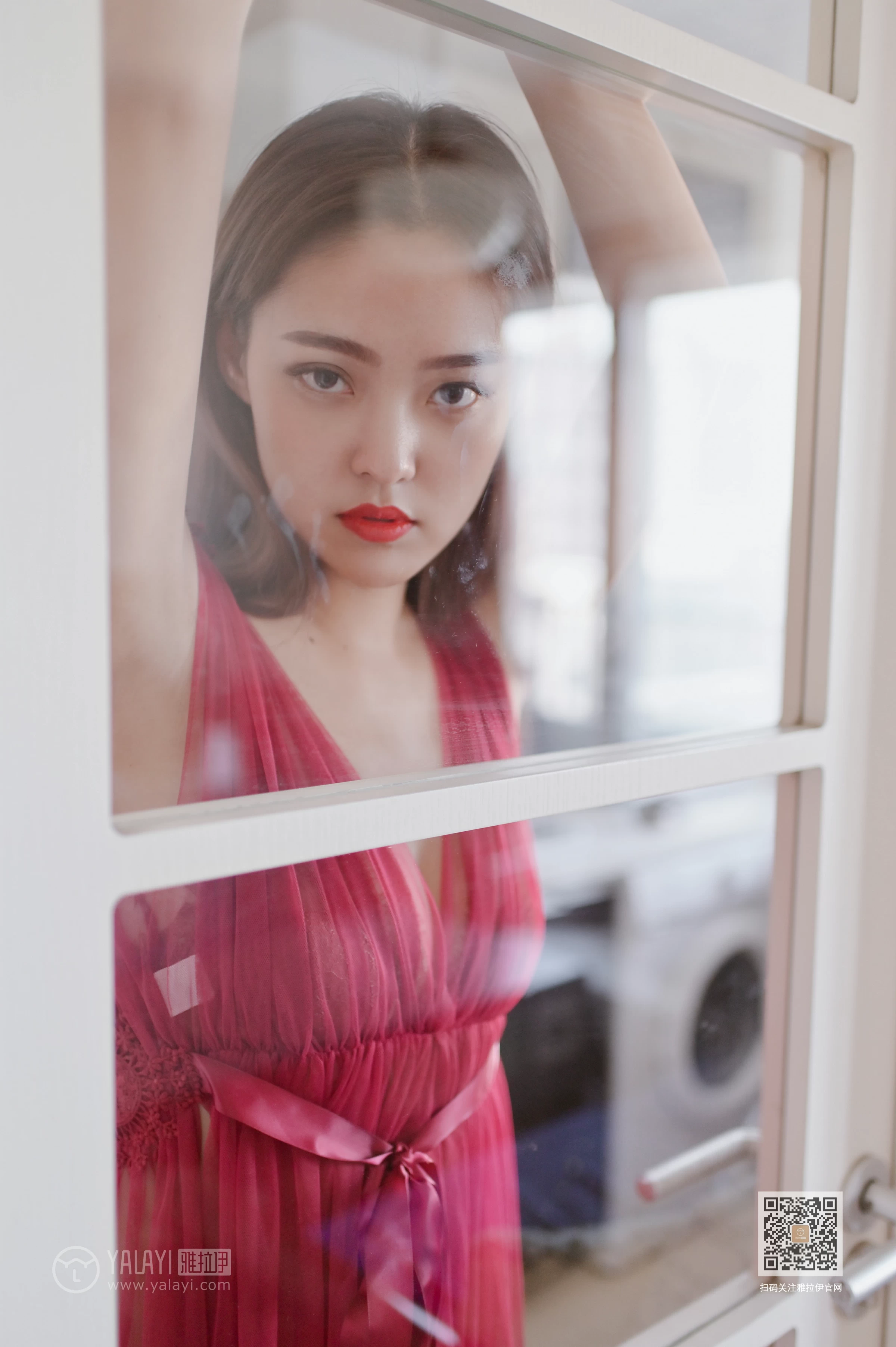 [YALAYI雅拉伊]Vol.446 红拂女 出尘 白色透视情趣连衣裙居家性感私房写真集第2张