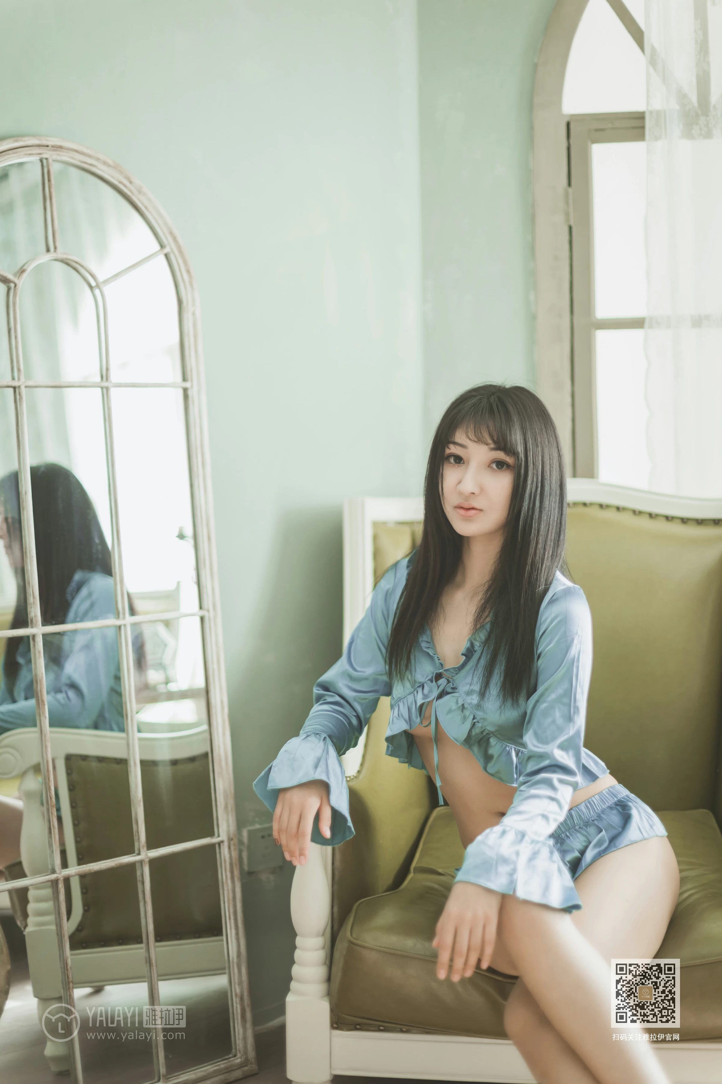 [YALAYI雅拉伊]Vol.527 坐我身边 韩熙 银色高腰上衣加情趣短裙性感私房写真集第9张