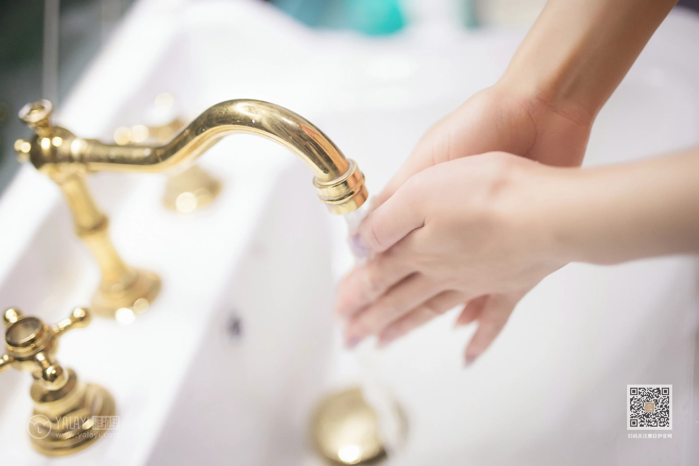 [YALAYI雅拉伊]Vol.551 六十六楼往下看 小颖 红色蕾丝内衣性感私房写真集第2张