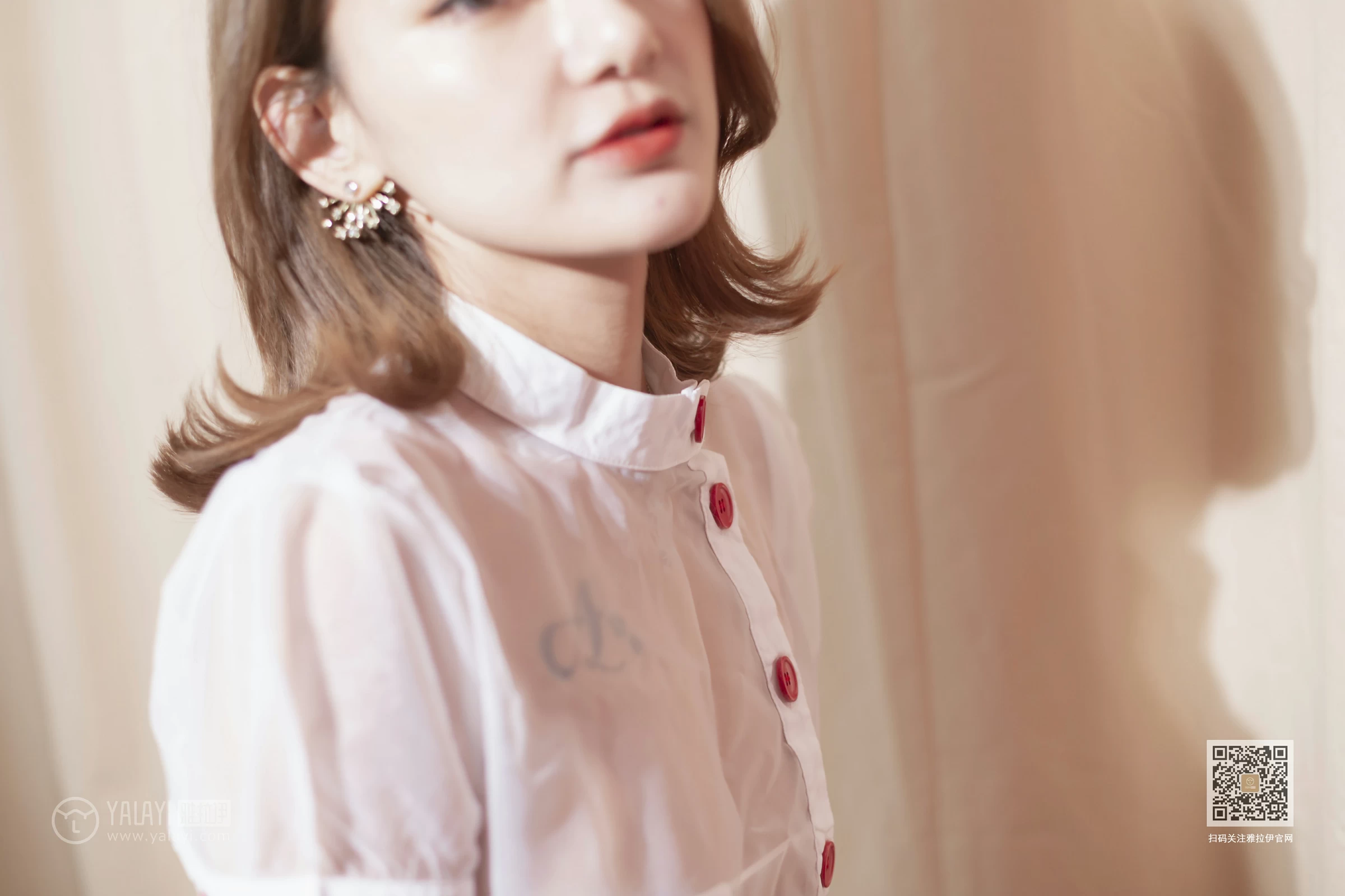 [YALAYI雅拉伊]Vol.556 最美守护者 刘子炀 透视情趣护士制服加白色丝袜美腿玉足性感私房写真集第5张