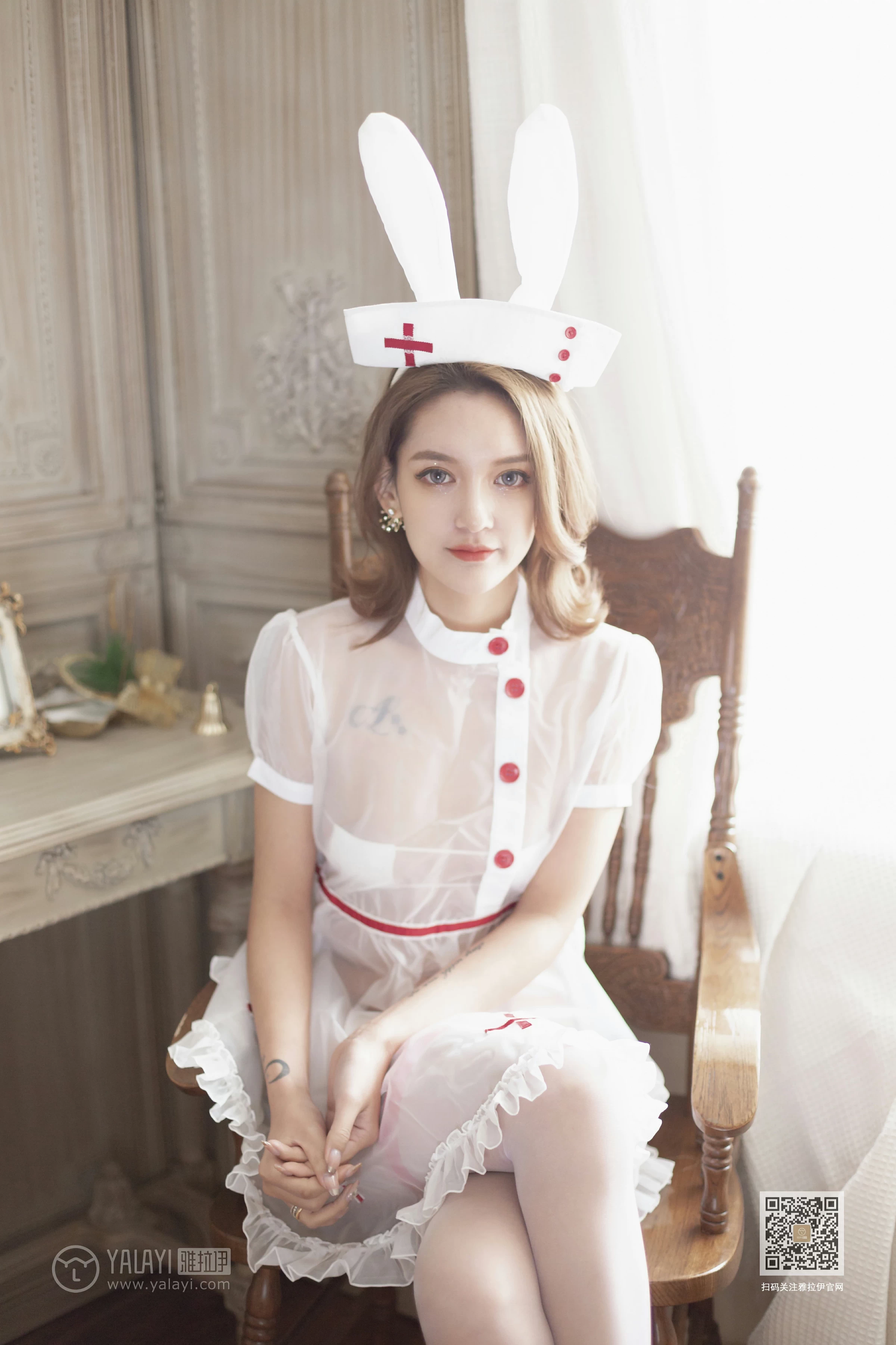 [YALAYI雅拉伊]Vol.556 最美守护者 刘子炀 透视情趣护士制服加白色丝袜美腿玉足性感私房写真集第8张