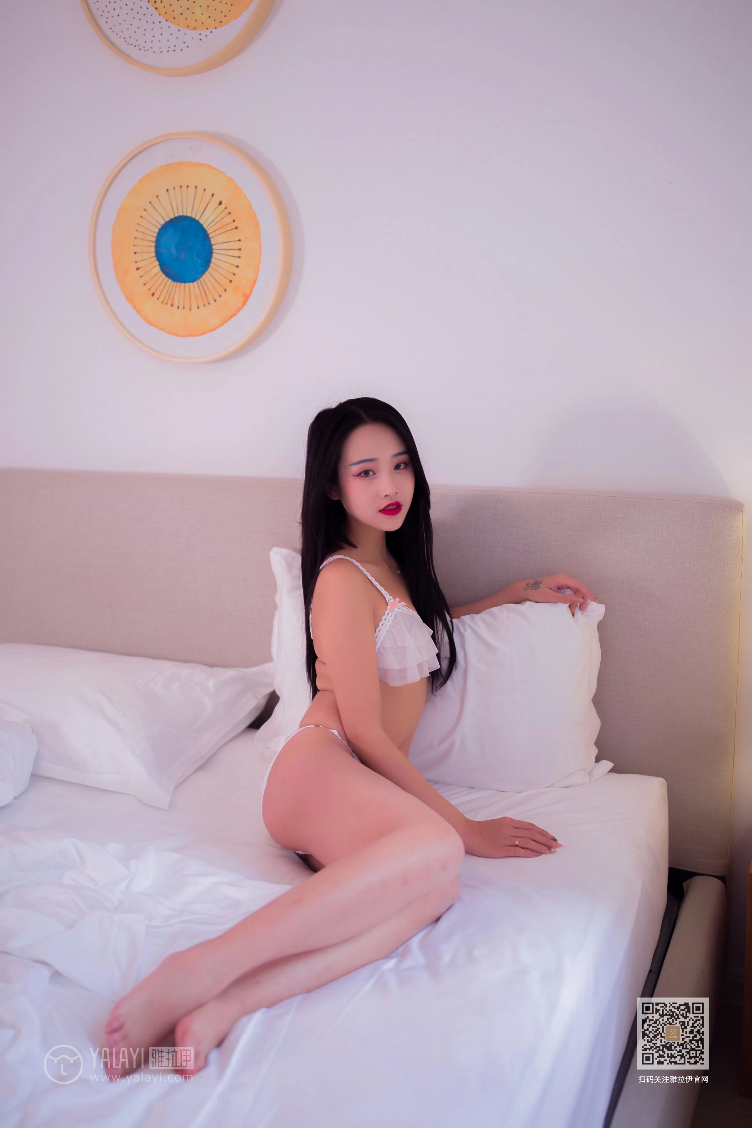 [YALAYI雅拉伊]Vol.570 白藤蔓春床 优优 粉色透视情趣内衣性感私房写真集第5张