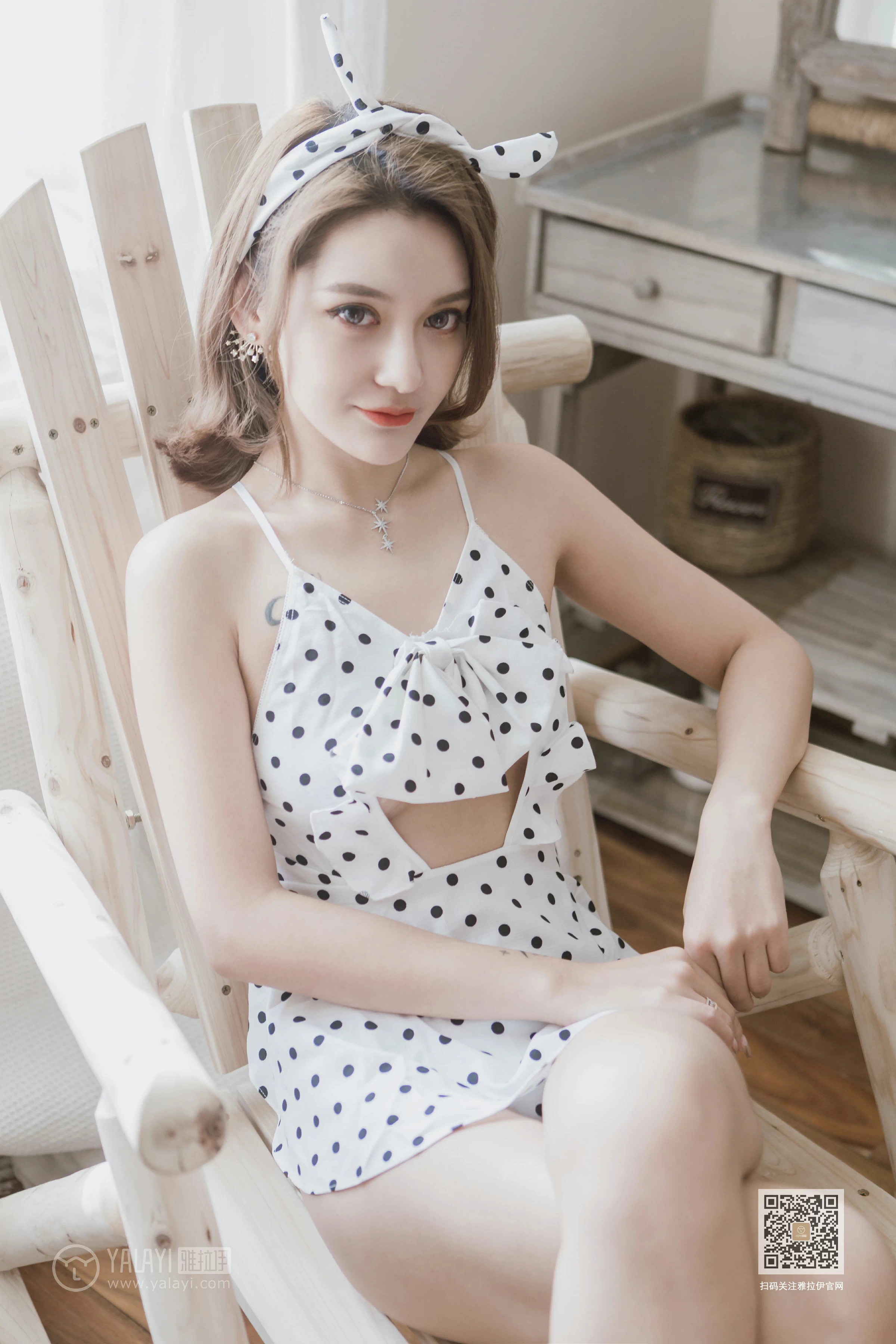 [YALAYI雅拉伊]Vol.572 日光倾城 刘子炀 白色比基尼泳装性感私房写真集第2张