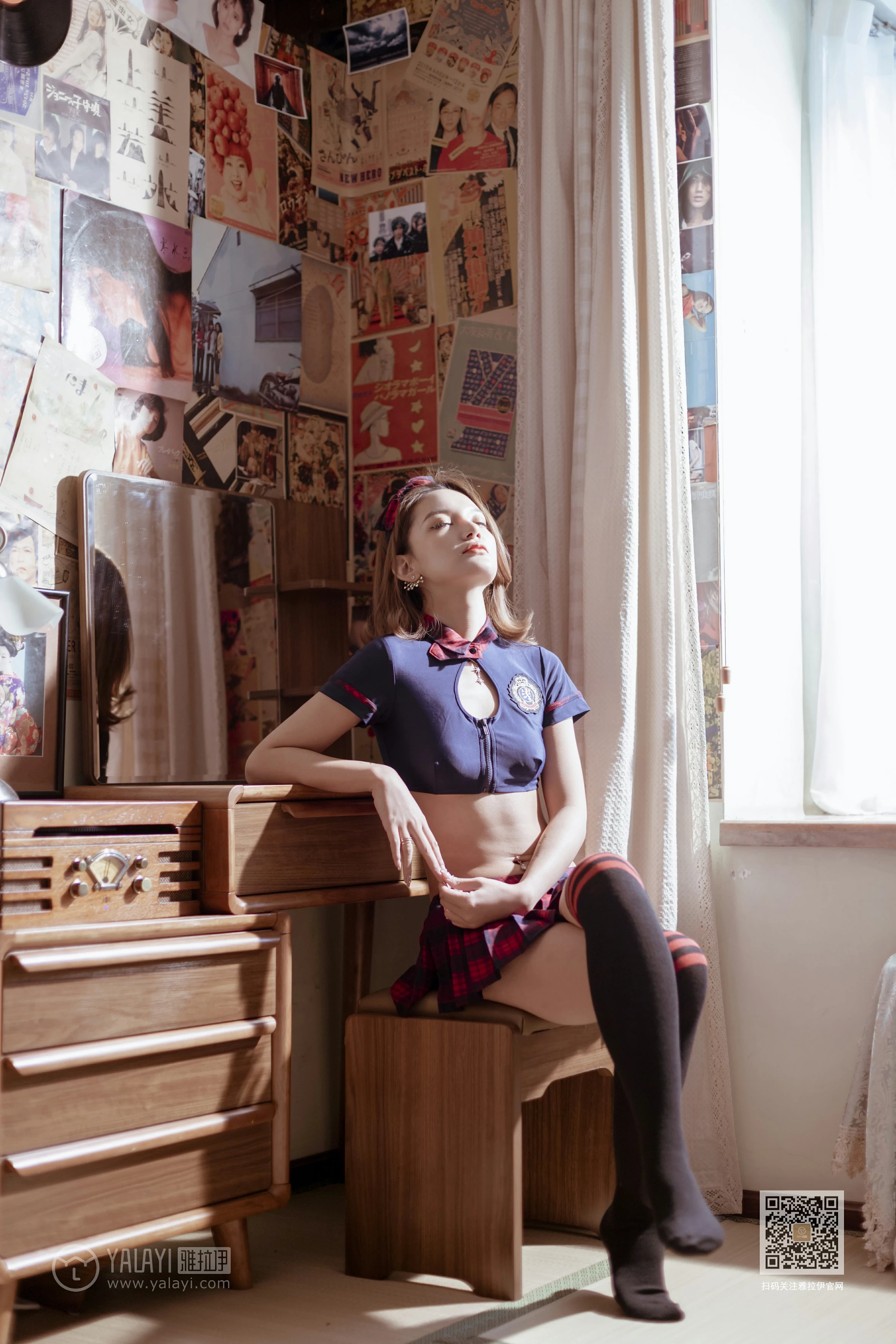 [YALAYI雅拉伊]Vol.585 苏格兰风情 刘子炀 情趣制服与短裙加黑丝美腿性感私房写真集第3张