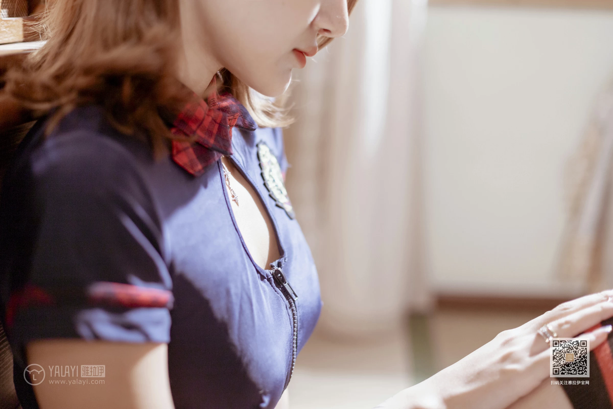 [YALAYI雅拉伊]Vol.585 苏格兰风情 刘子炀 情趣制服与短裙加黑丝美腿性感私房写真集第9张