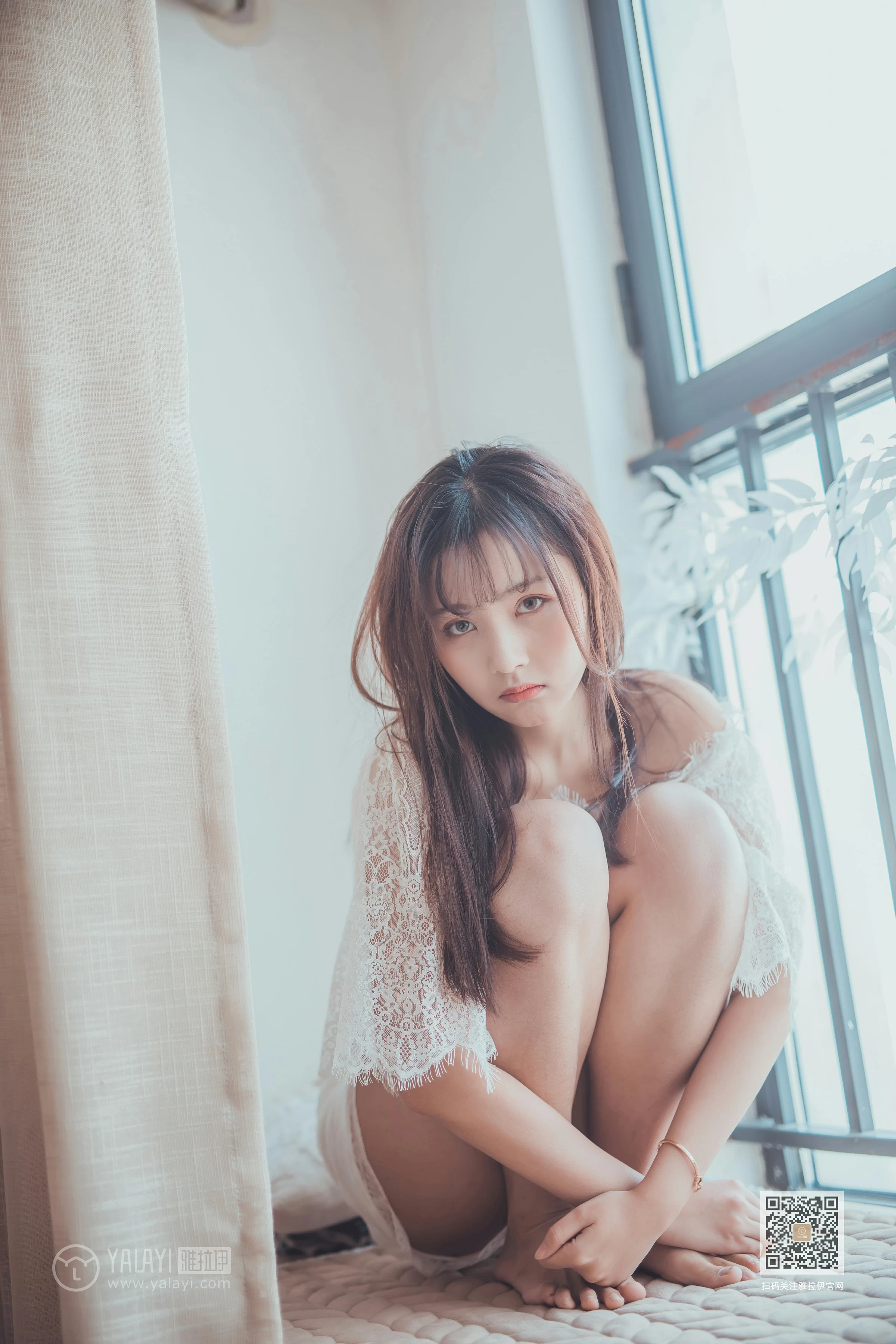 [YALAYI雅拉伊]Vol.588 清水有毒 唐芯 白色透视镂空上衣加短裤性感私房写真集第7张