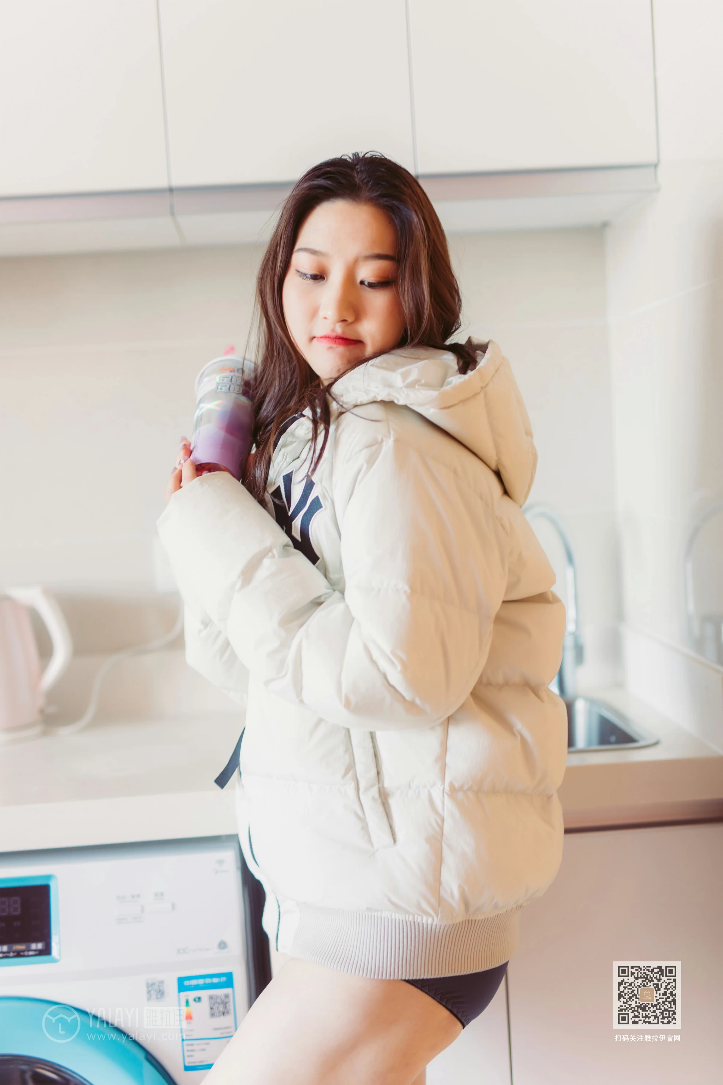 [YALAYI雅拉伊]NO.603 《新晋女友》明月 蓝色蕾丝内衣居家性感私房写真集第2张