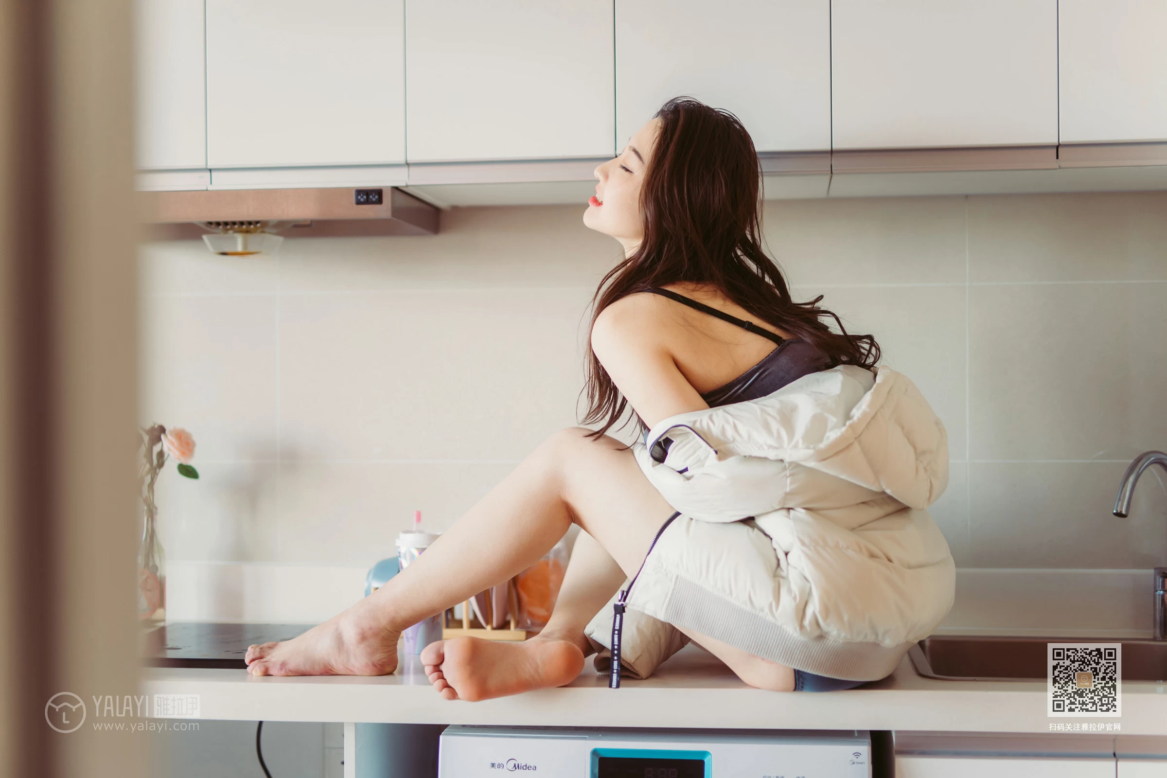 [YALAYI雅拉伊]NO.603 《新晋女友》明月 蓝色蕾丝内衣居家性感私房写真集第6张