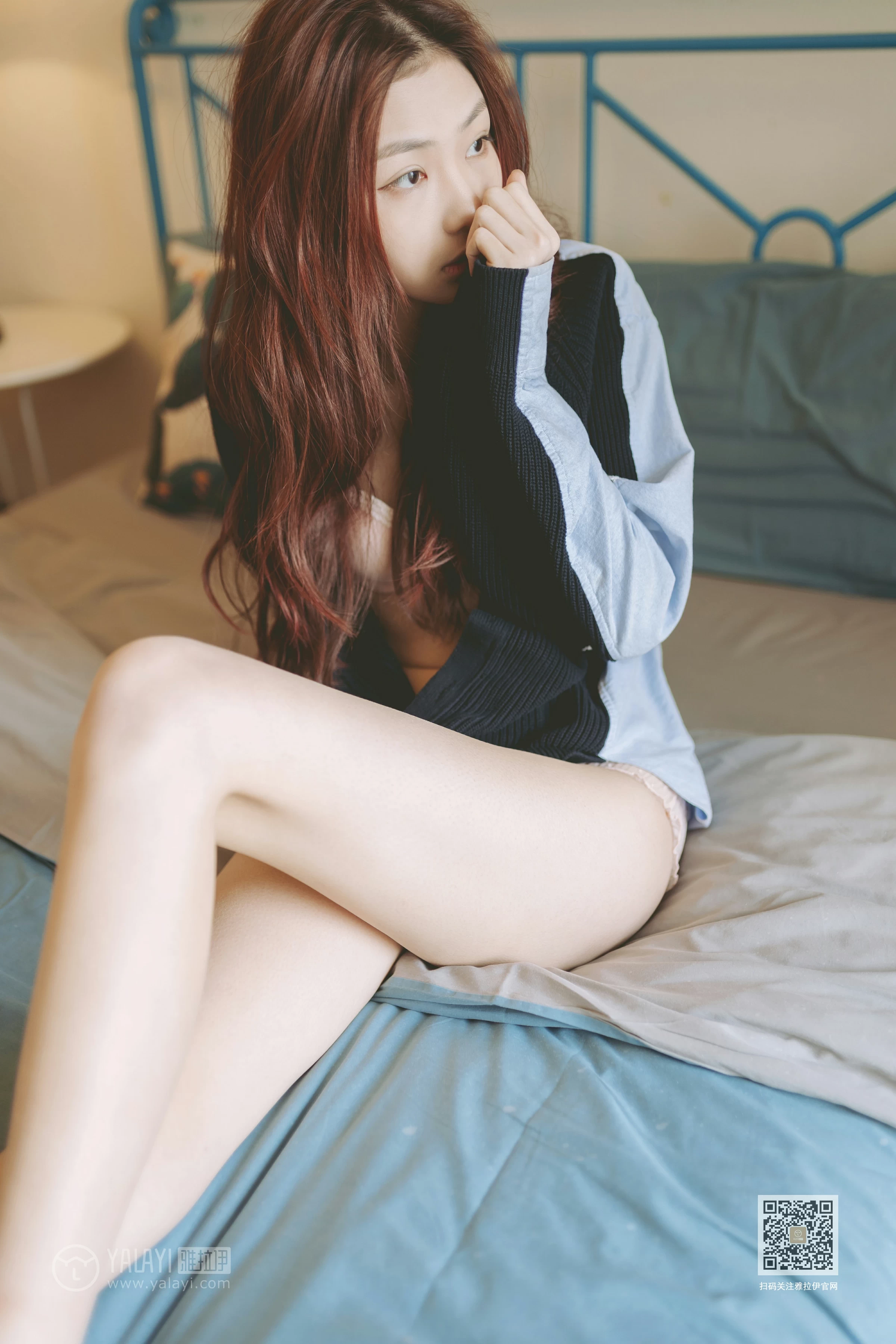 [YALAYI雅拉伊]NO.611 《你还要生气吗(1)》 鸭鸭 蓝色卫衣加粉色内衣性感私房写真集第4张