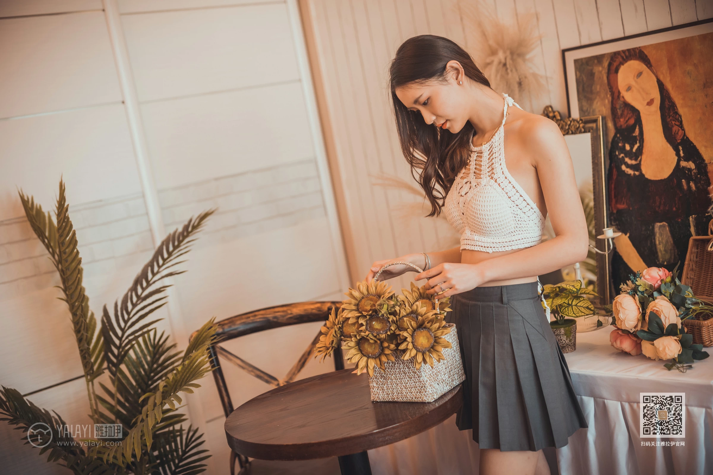 [YALAYI雅拉伊]NO.614 《我们约会吧》 尹梦 白色镂空内衣加灰色短裙性感私房写真集第2张