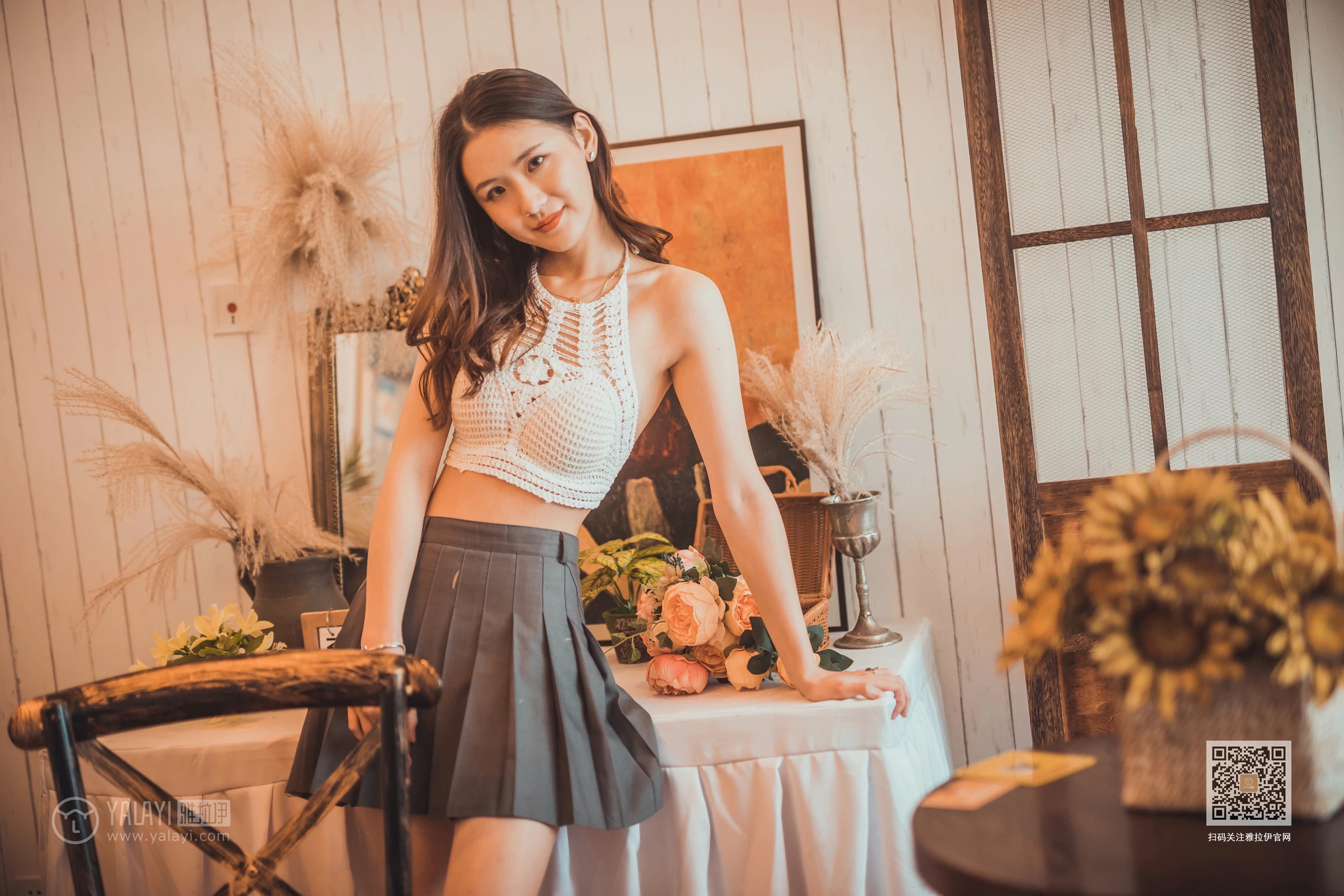 [YALAYI雅拉伊]NO.614 《我们约会吧》 尹梦 白色镂空内衣加灰色短裙性感私房写真集第5张