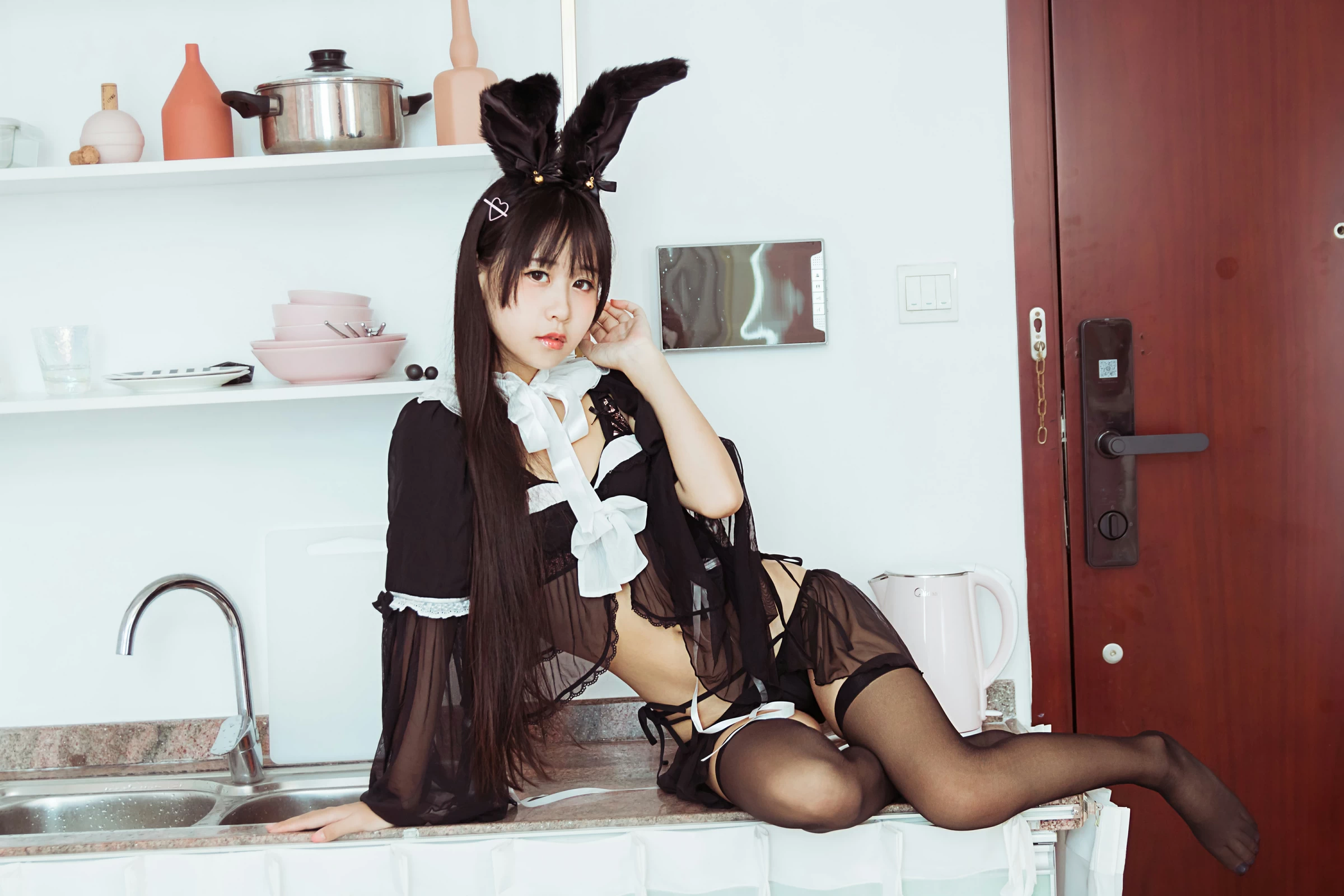 [YALAYI雅拉伊]NO.616 《今晚穿了女仆装》 甜酱吖 黑色情趣制服内衣加黑丝美腿性感私房写真集第7张