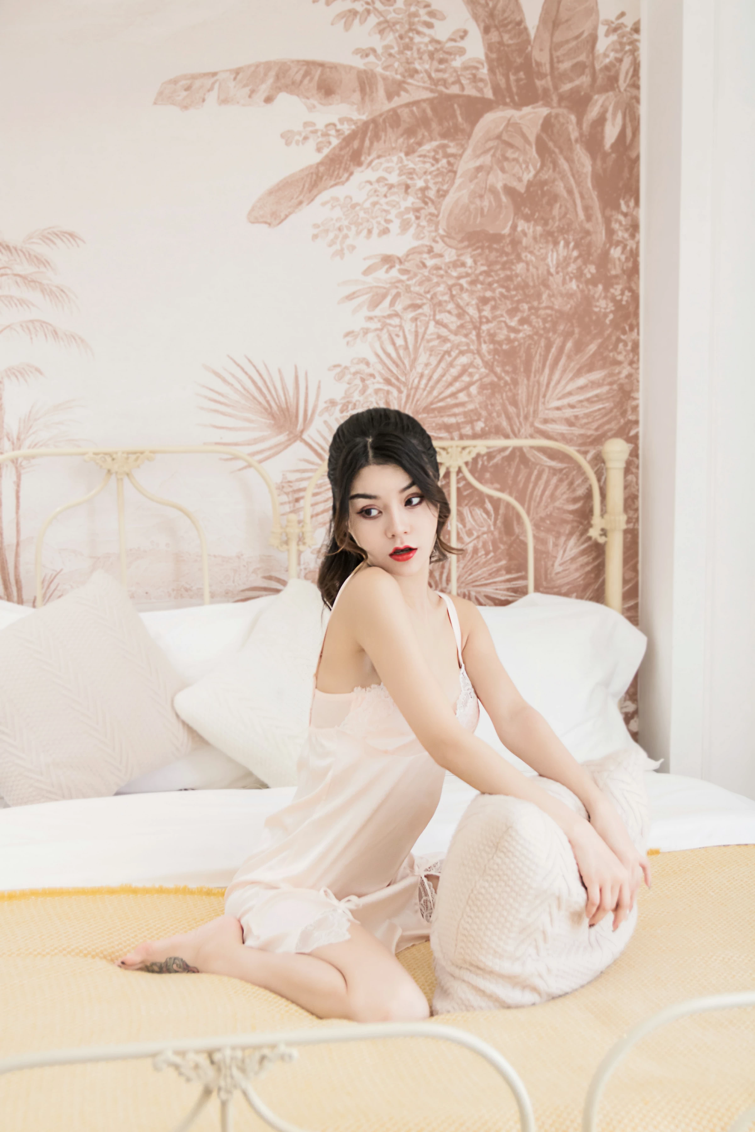 [YALAYI雅拉伊]NO.622 《甜美睡衣》 蓉蓉 粉色吊带睡衣加蕾丝内衣性感私房写真集第3张