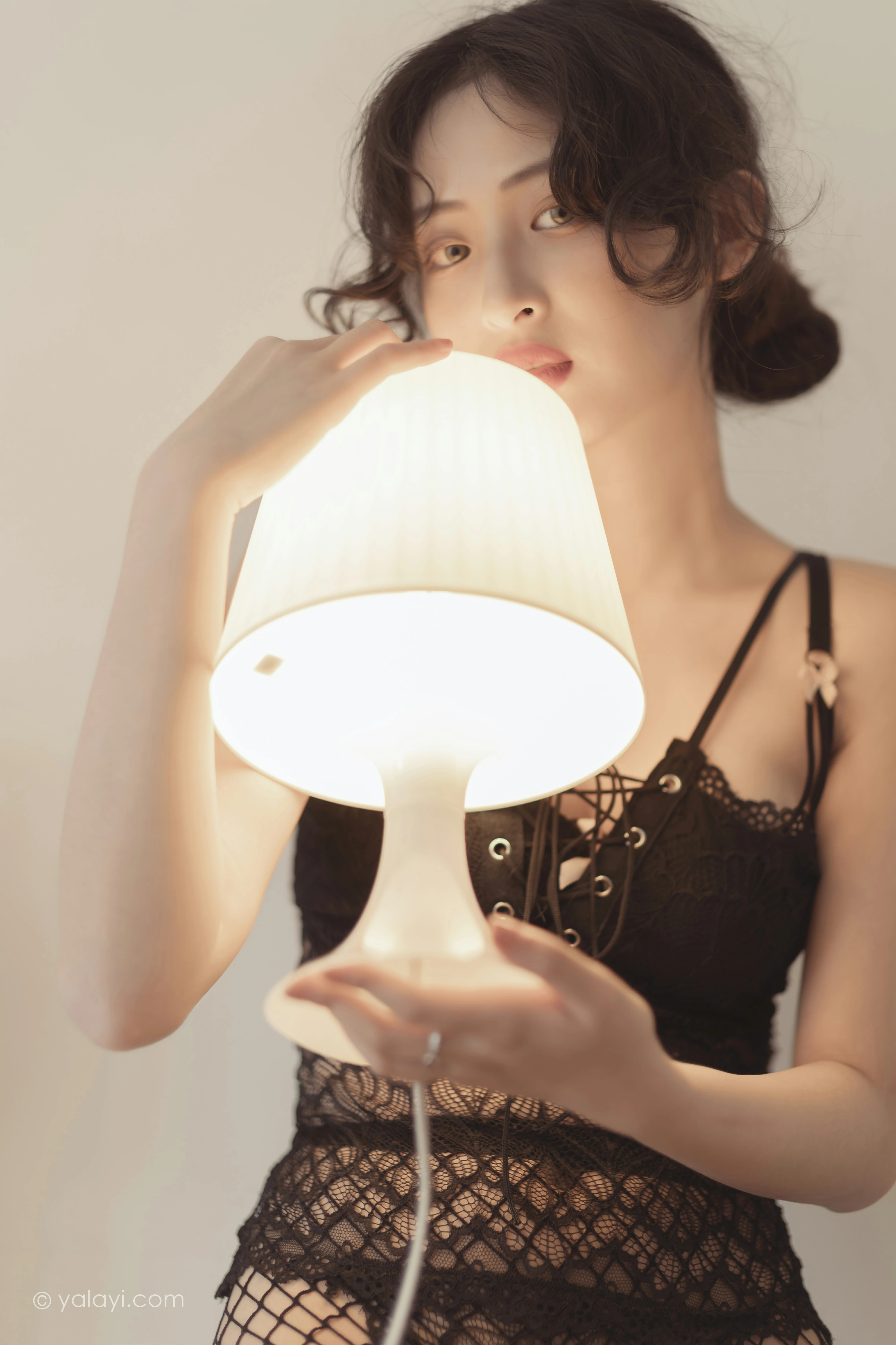 [YALAYI雅拉伊]NO.796 万人迷 西子 黑色蕾丝内衣加情趣渔网袜性感私房写真集第10张