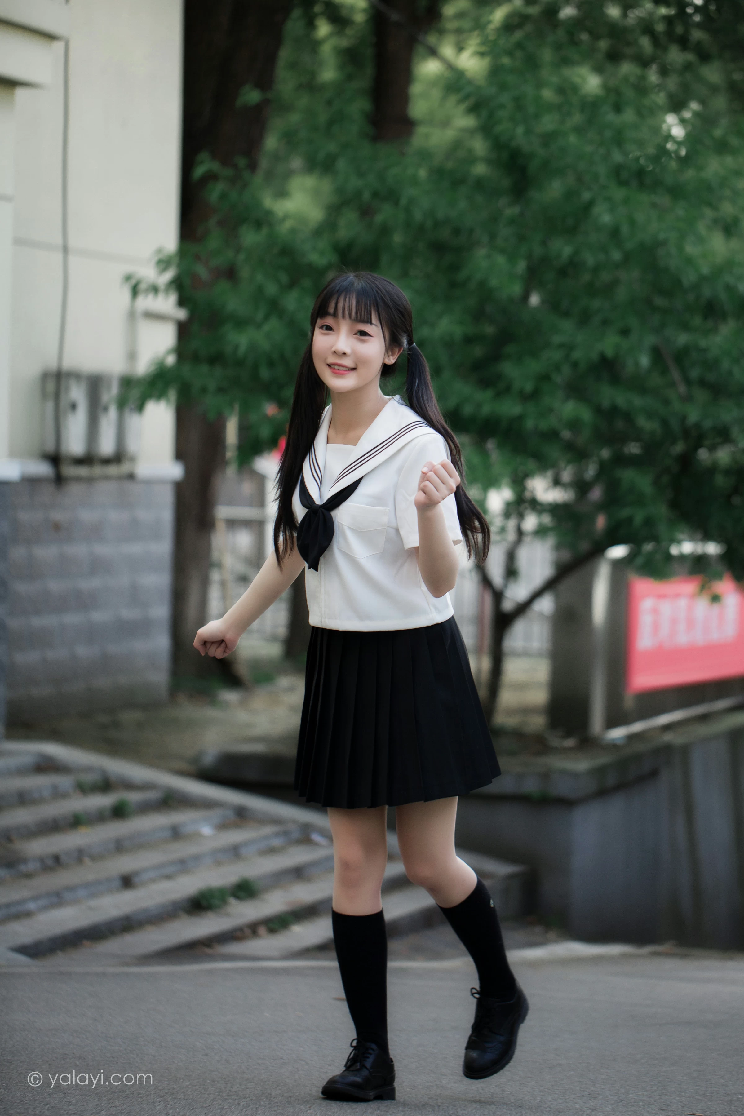 [YALAYI雅拉伊]NO.671 《放学一起走》 妙妙 JK水手制服与短裙加黑丝美腿写真第13张