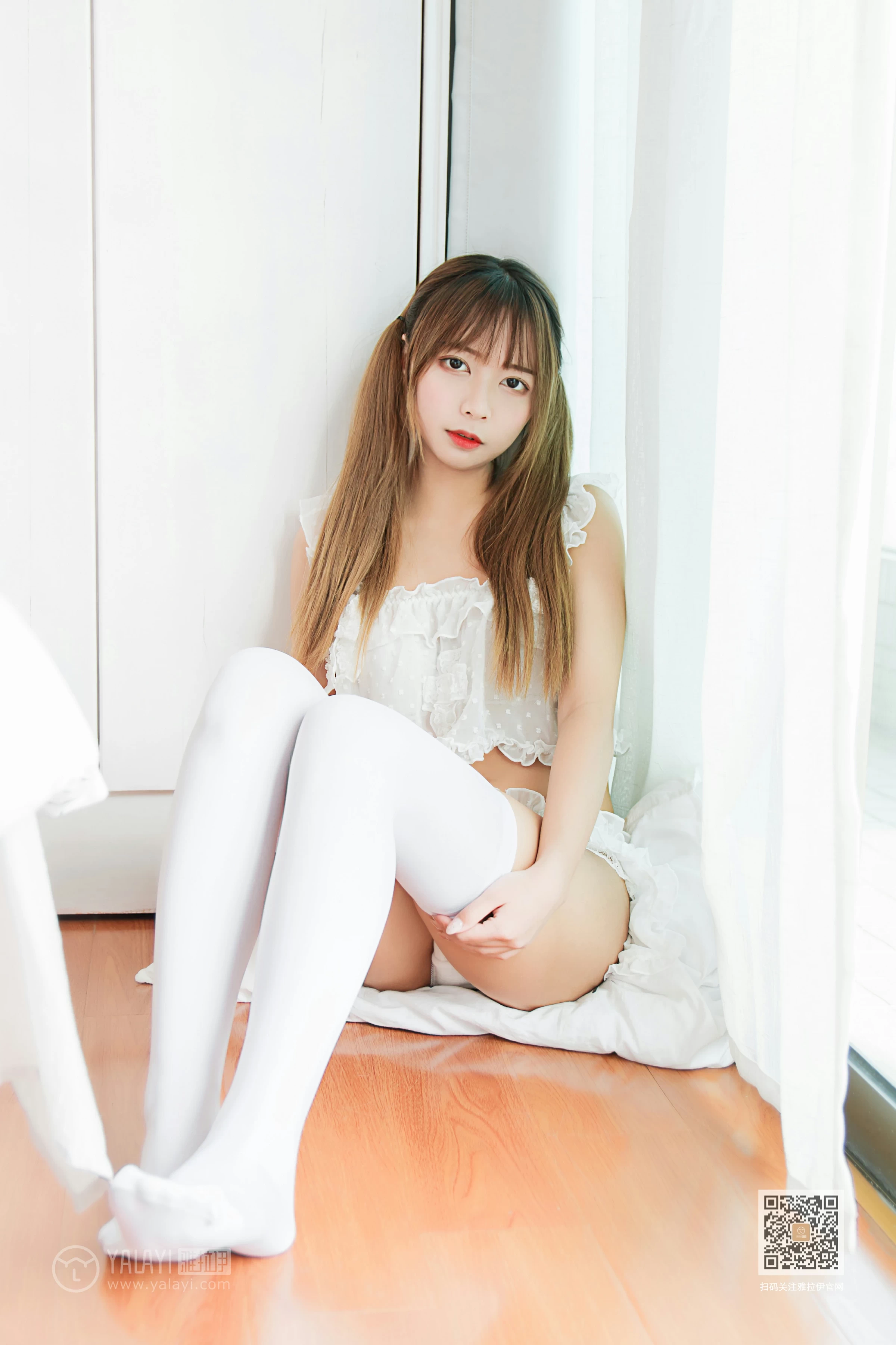 [YALAYI雅拉伊]NO.650 《味道》 阿禾 白色蕾丝内衣加白色丝袜美腿性感私房写真集第11张