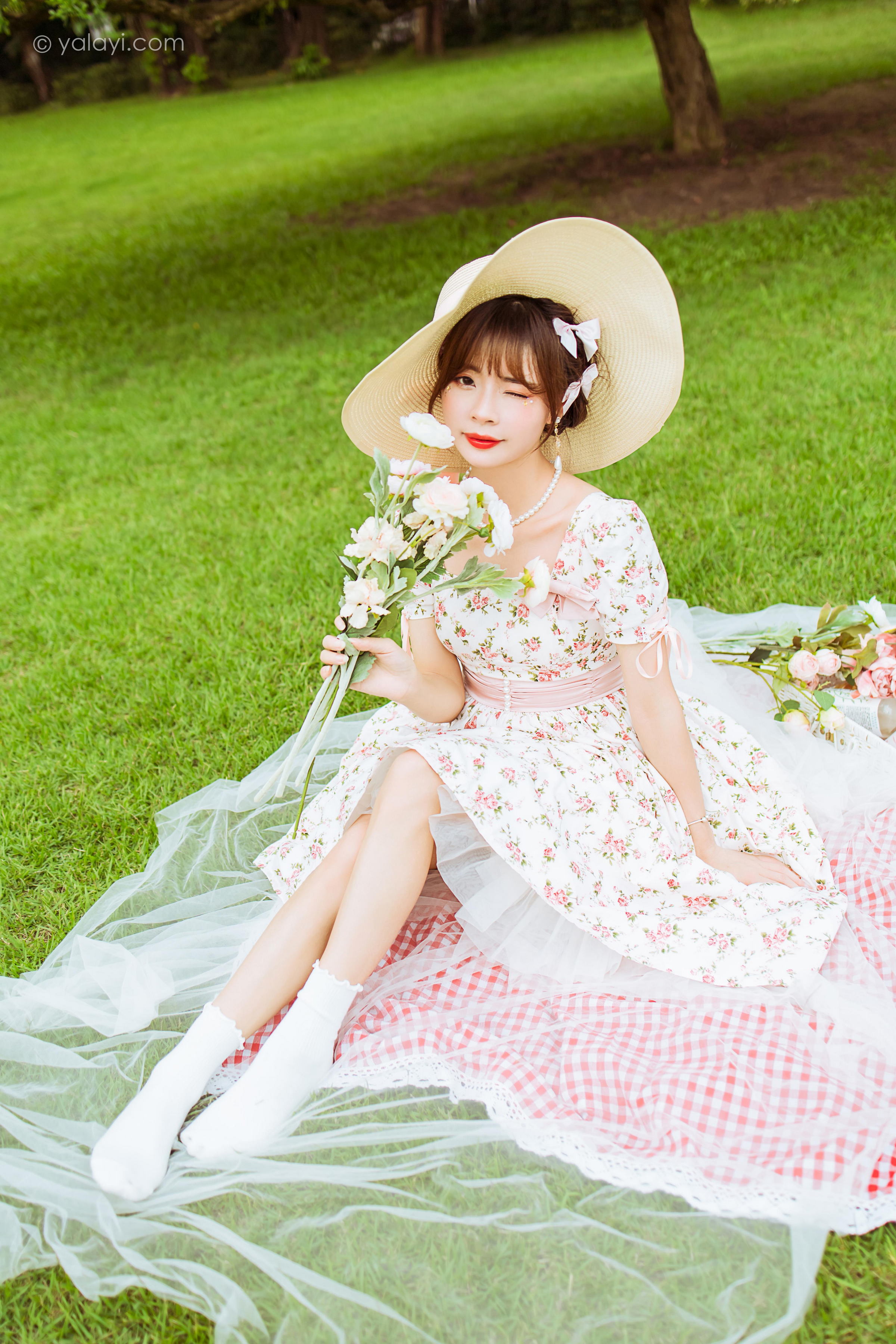[YALAYI雅拉伊]2022.09.15 告白 程小蝶 白色复古连衣裙加白色绵袜清纯写真集第14张