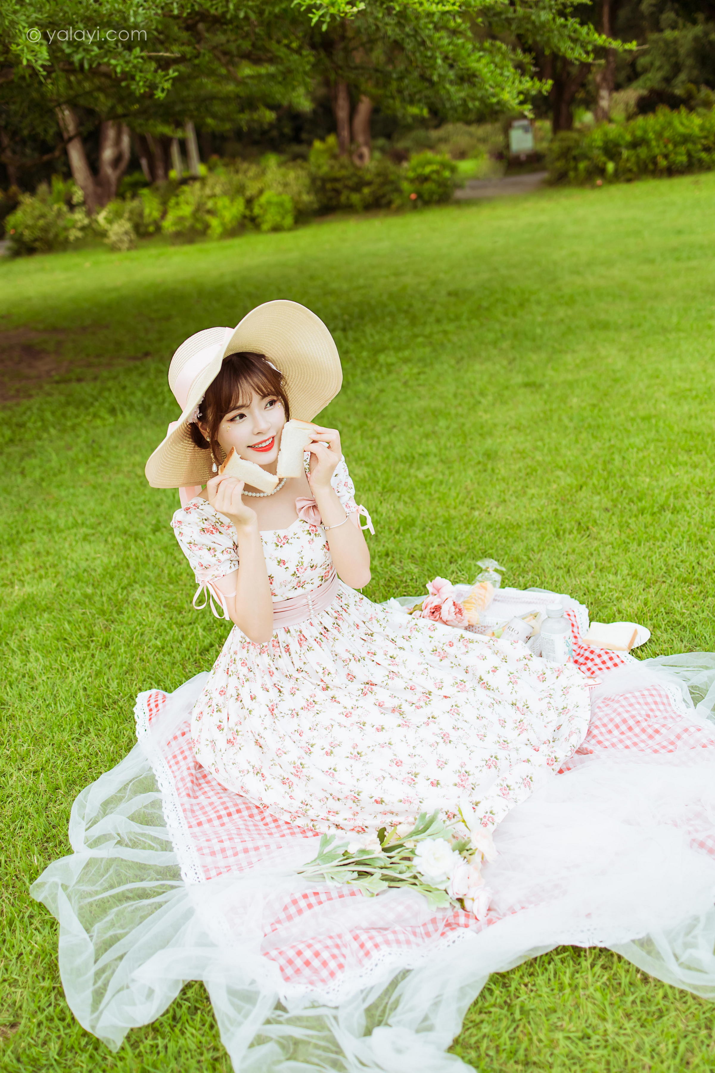 [YALAYI雅拉伊]2022.09.15 告白 程小蝶 白色复古连衣裙加白色绵袜清纯写真集第9张