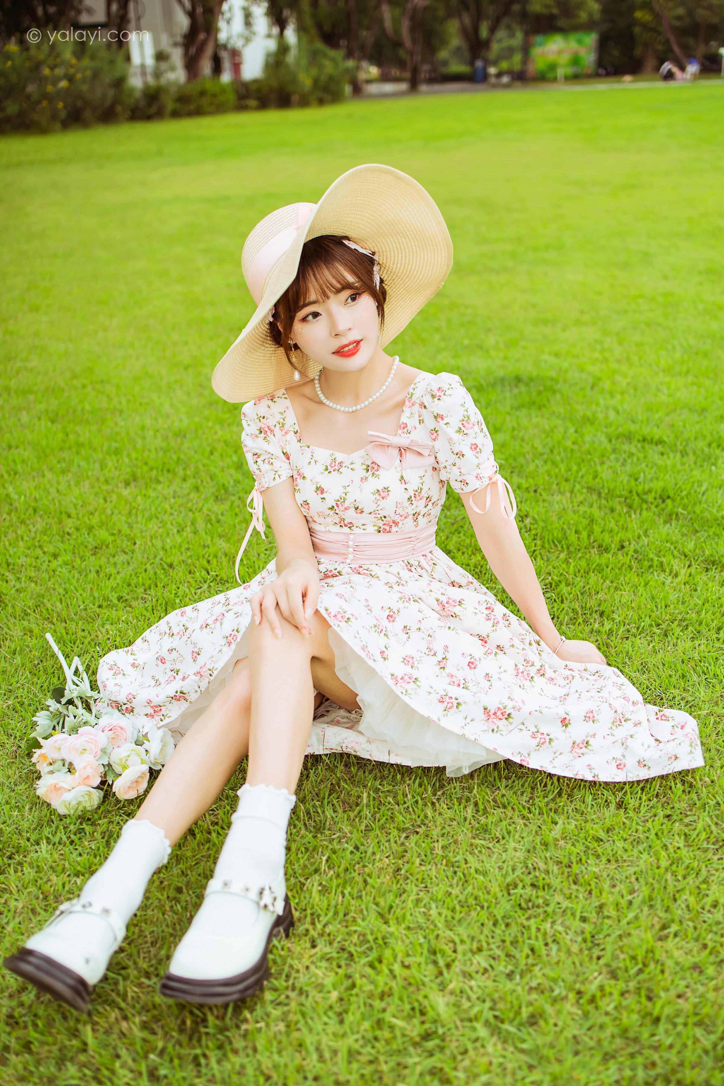 [YALAYI雅拉伊]2022.09.15 告白 程小蝶 白色复古连衣裙加白色绵袜清纯写真集第4张