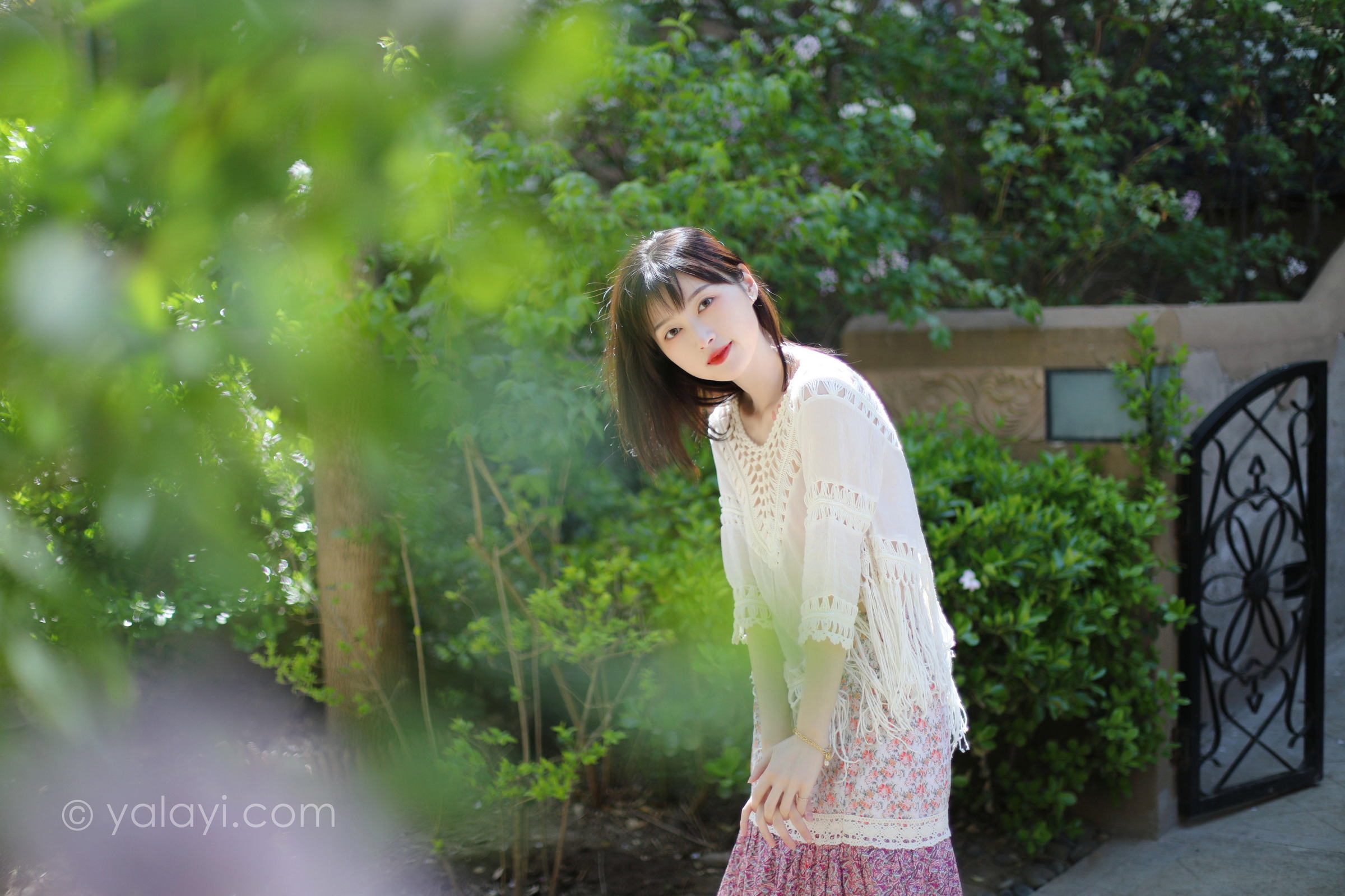 [YALAYI雅拉伊]2022.09.22 光晕 京京 白色镂空连衣裙加粉色长裙清纯写真集第5张