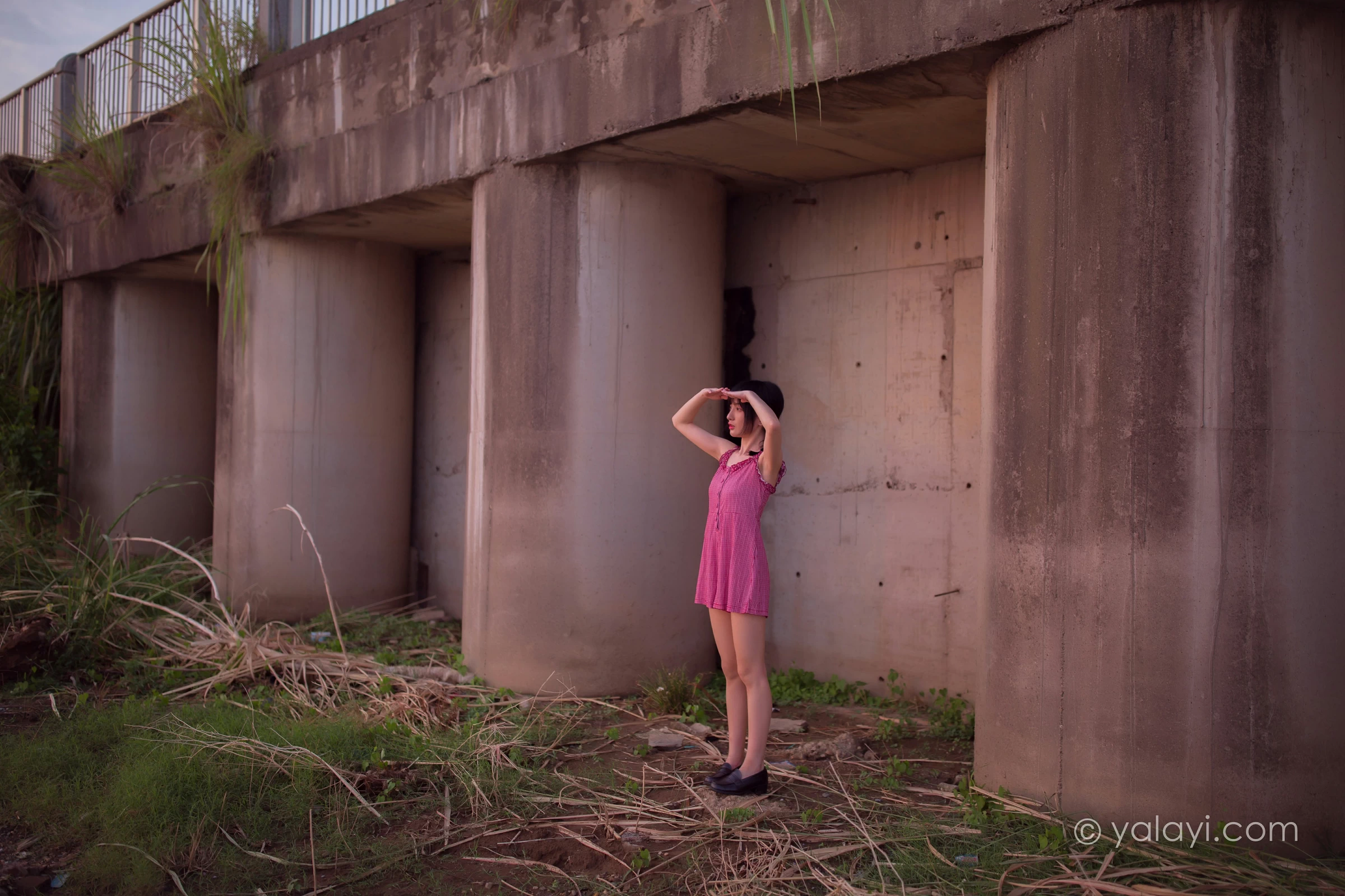 [YALAYI雅拉伊]NO.702 《暮色》 落落 粉色吊带连体短裤清纯私房写真集第11张