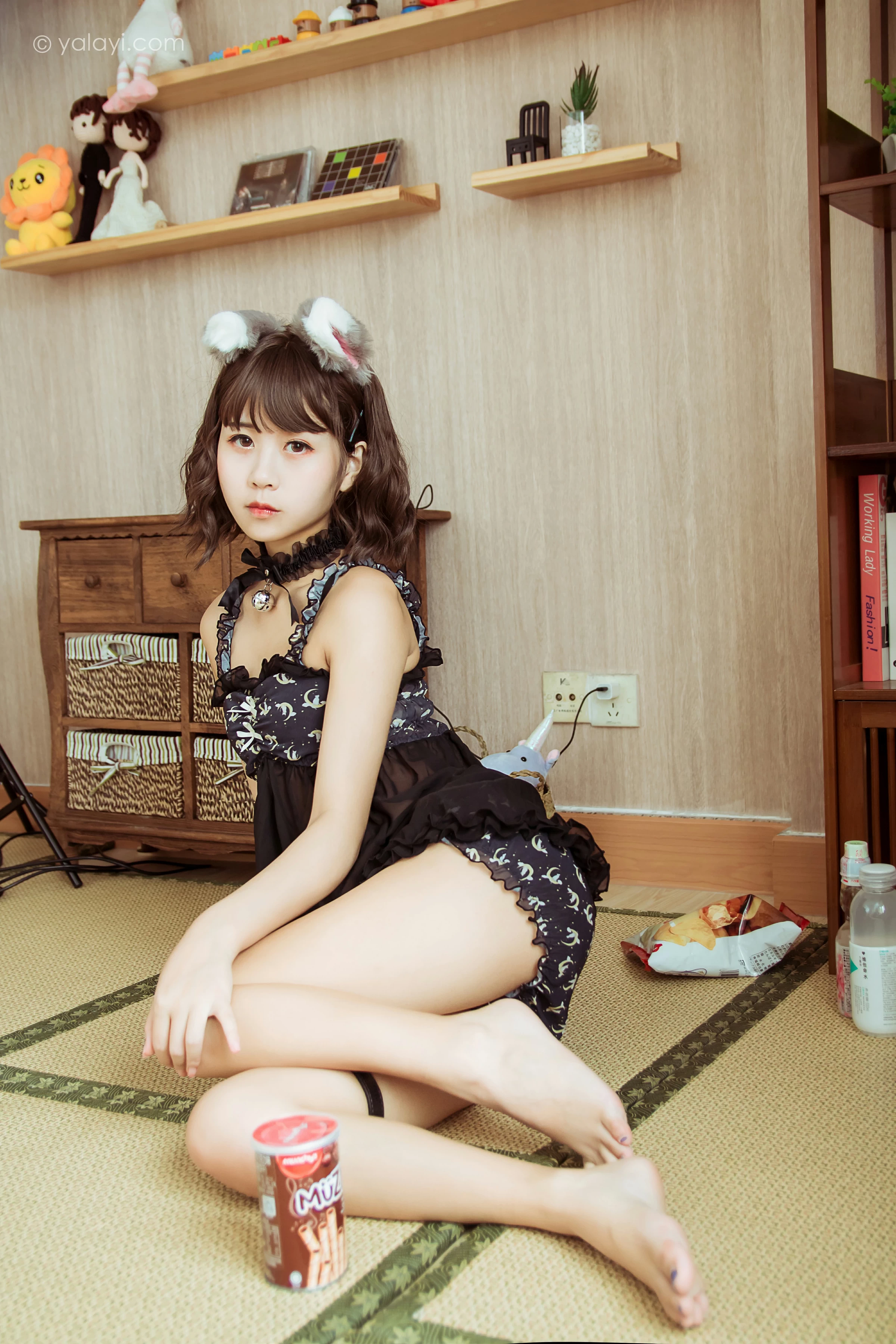 [YALAYI雅拉伊]NO.735 《就想赖着你》 甜酱吖 黑色透视情趣内衣性感私房写真集第5张