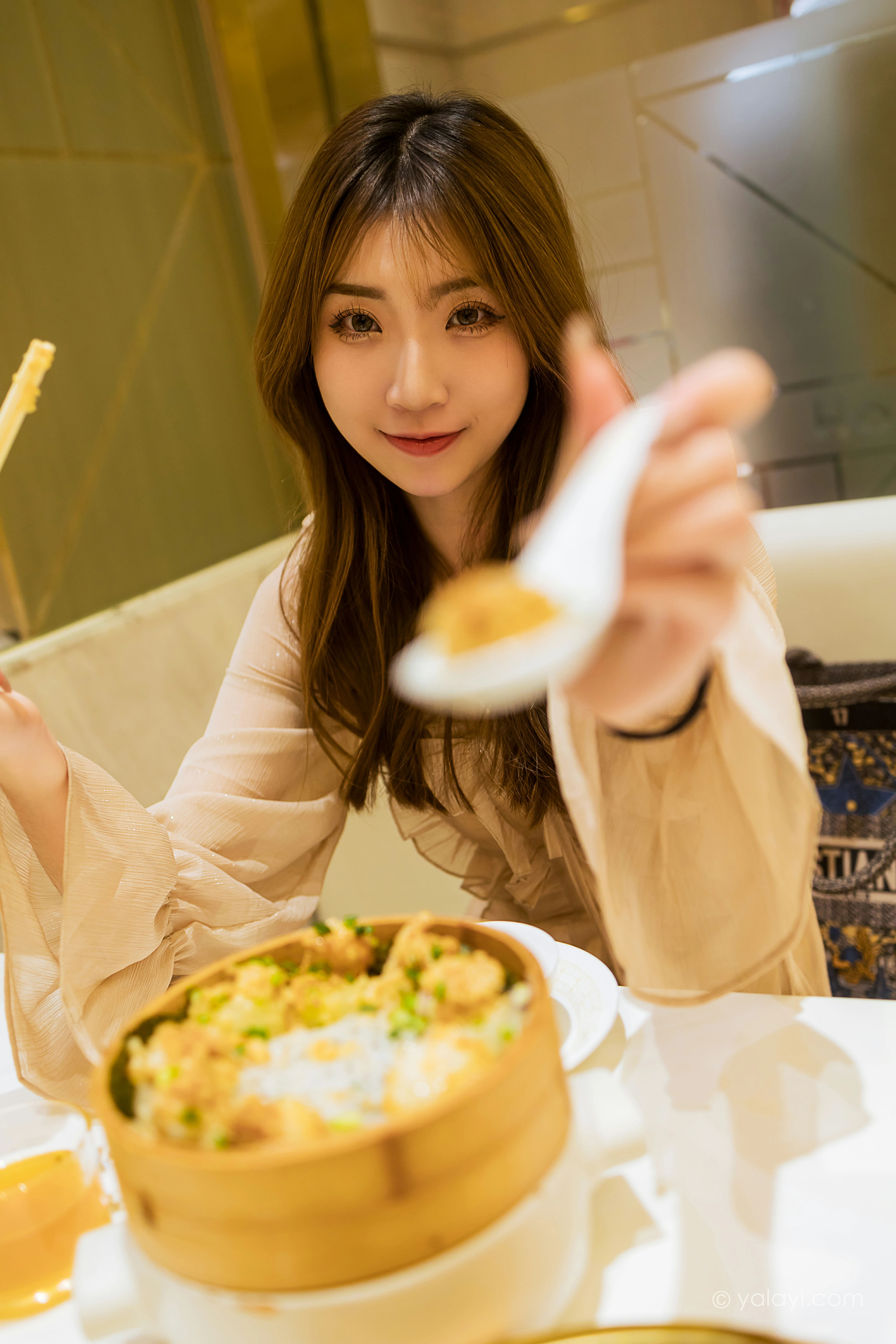 [YALAYI雅拉伊]NO.782 牵你的手 小乔 粉色透视连衣裙清纯可爱写真集第15张