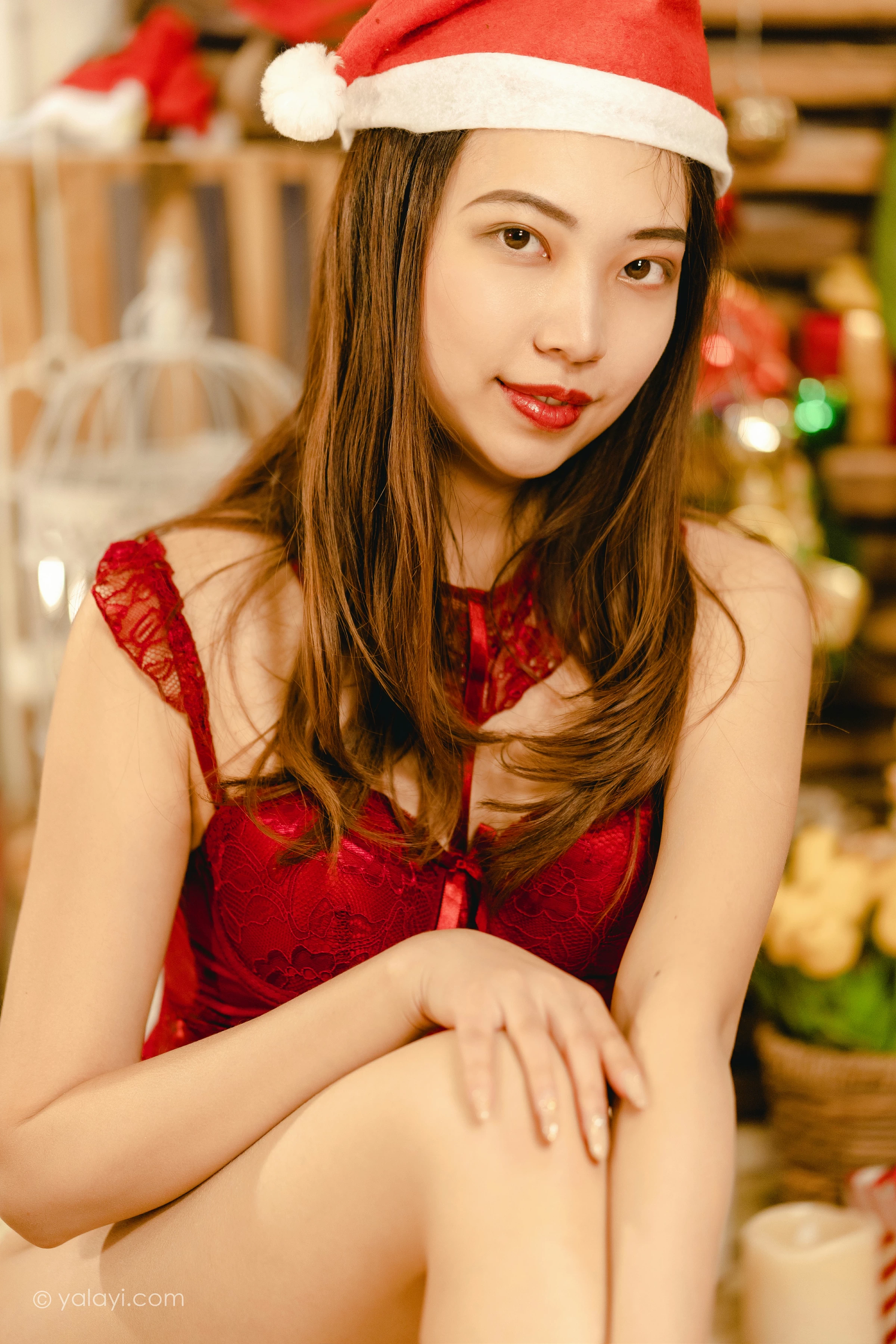 [YALAYI雅拉伊]2021.12.22 你是我的圣诞奇迹 巧巧 红色蕾丝塑身内衣性感私房写真集第6张