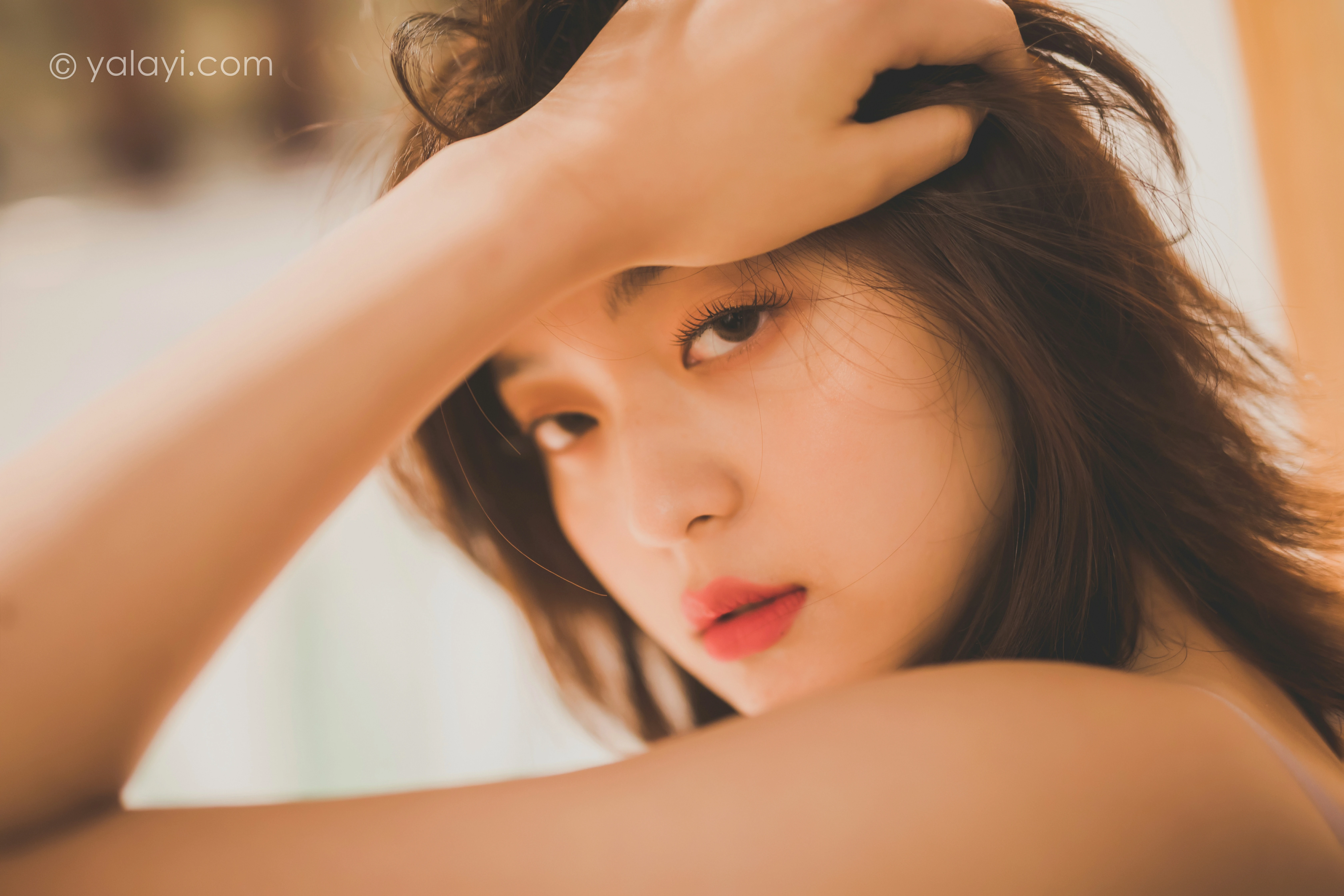 [YALAYI雅拉伊]NO.814 一个人的旅行 真真 粉色蕾丝性感内衣居家私房写真集第3张