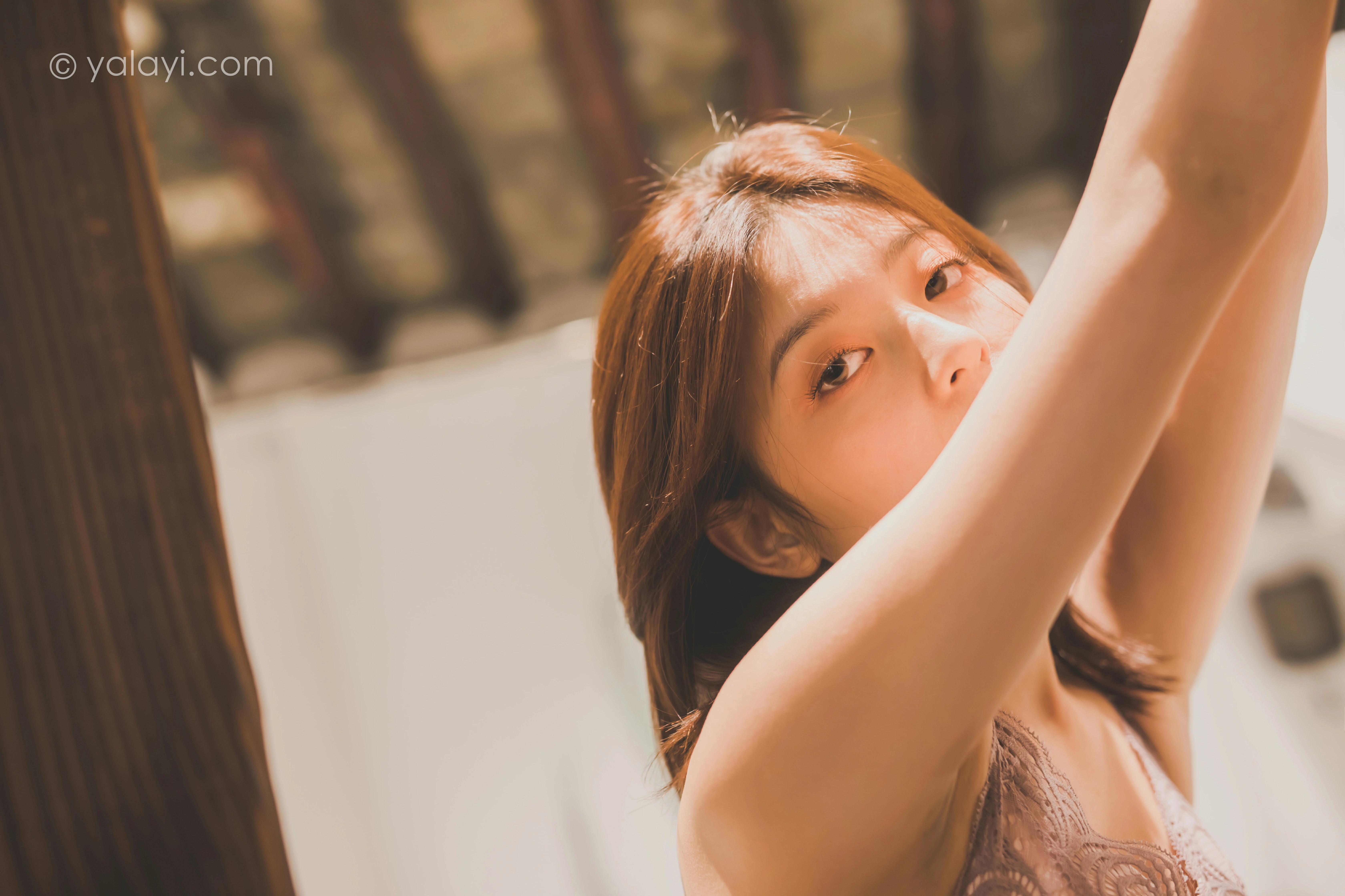 [YALAYI雅拉伊]NO.814 一个人的旅行 真真 粉色蕾丝性感内衣居家私房写真集第8张