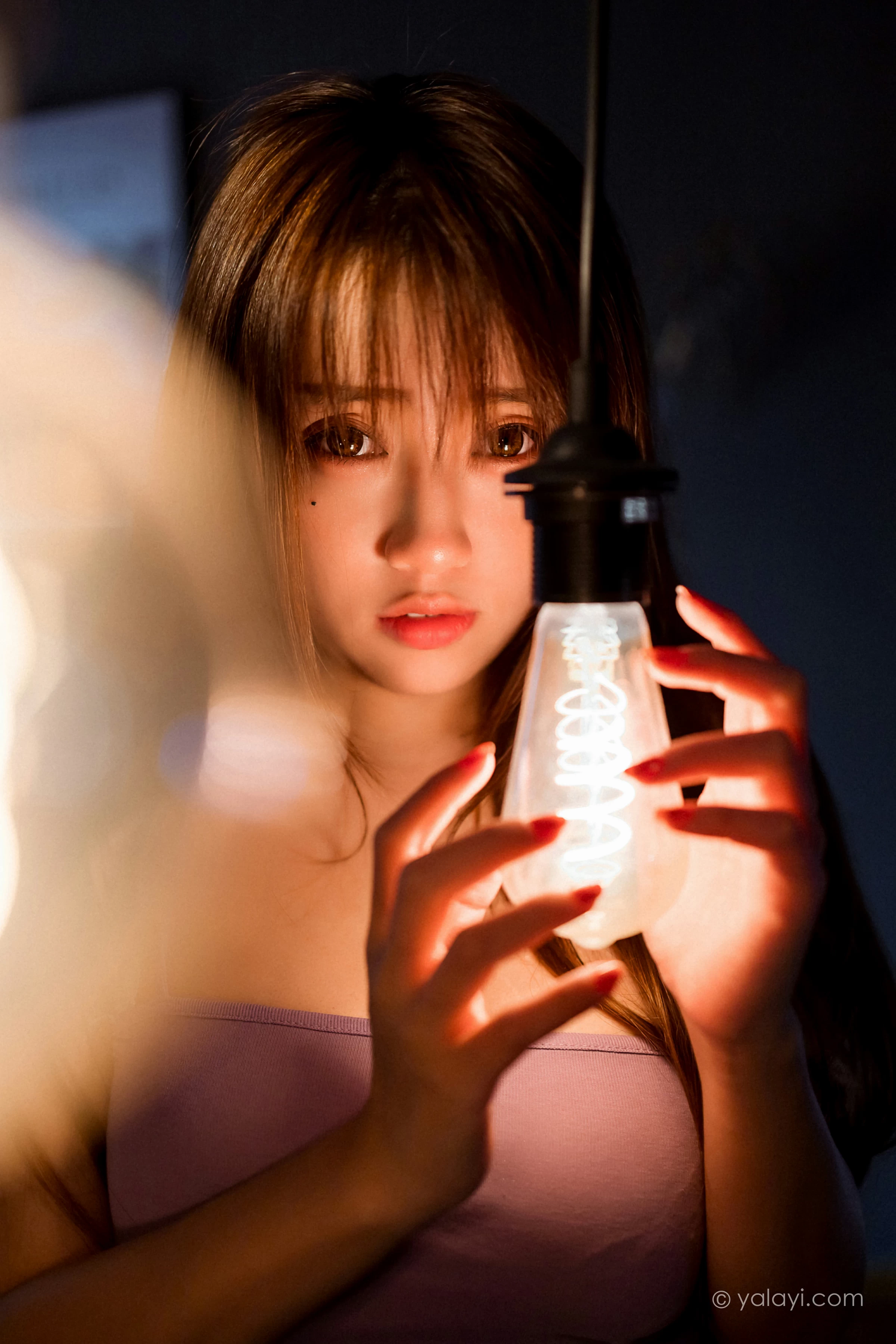 [YALAYI雅拉伊]NO.742 《失恋后》 虞艺 粉色性感小背心加牛仔短裙私房写真集第15张