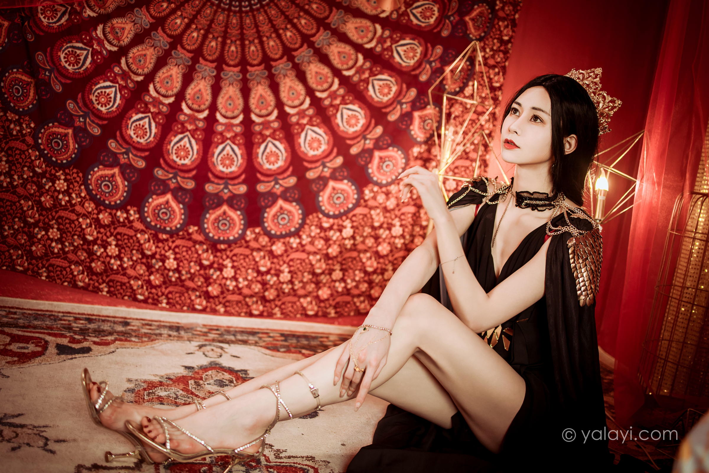 [YALAYI雅拉伊]2022.07.29 鬼刀公主 陈若冰 黑色披肩加黑色深V情趣礼服裙性感私房写真集第5张