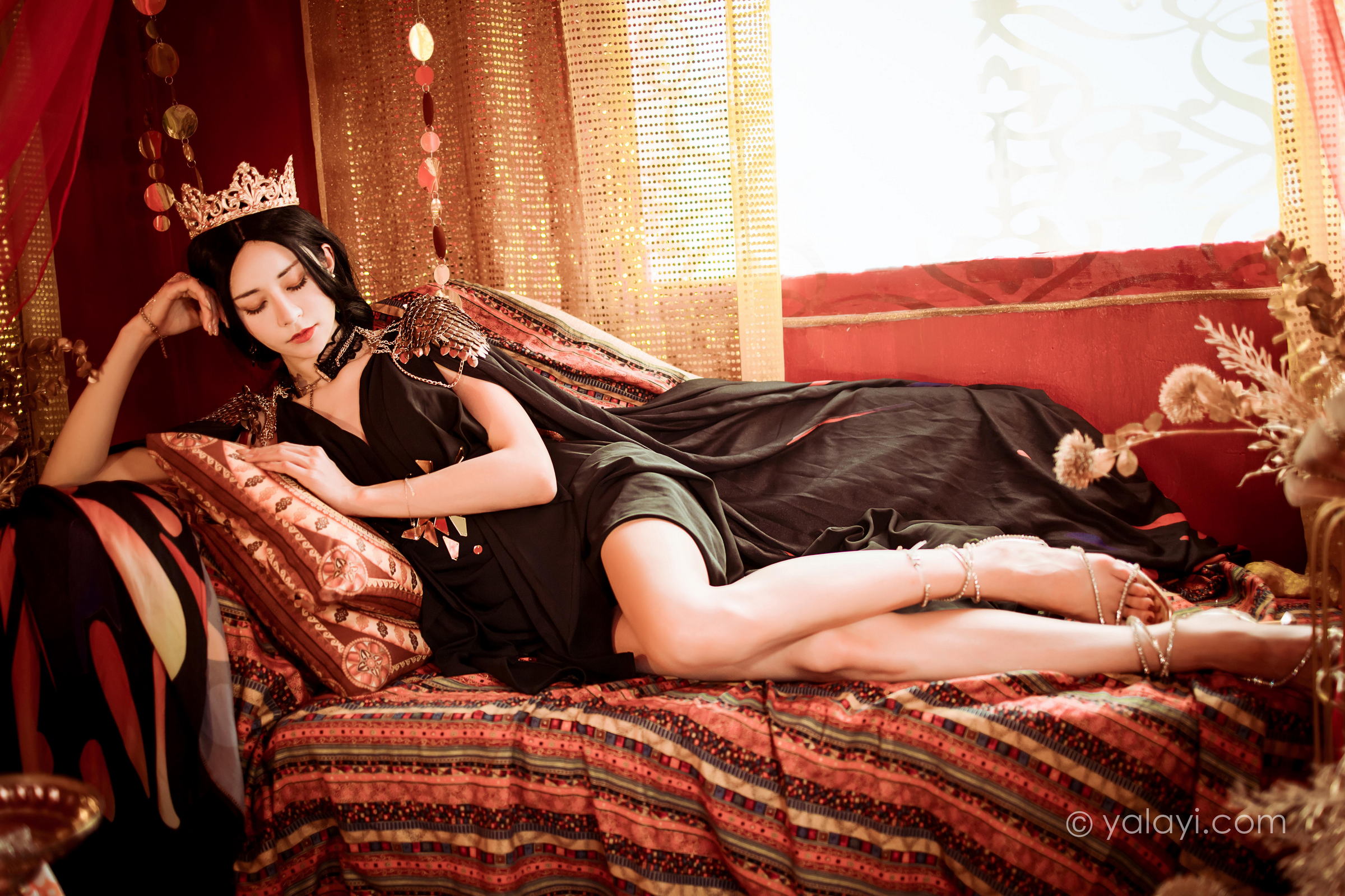 [YALAYI雅拉伊]2022.07.29 鬼刀公主 陈若冰 黑色披肩加黑色深V情趣礼服裙性感私房写真集第11张