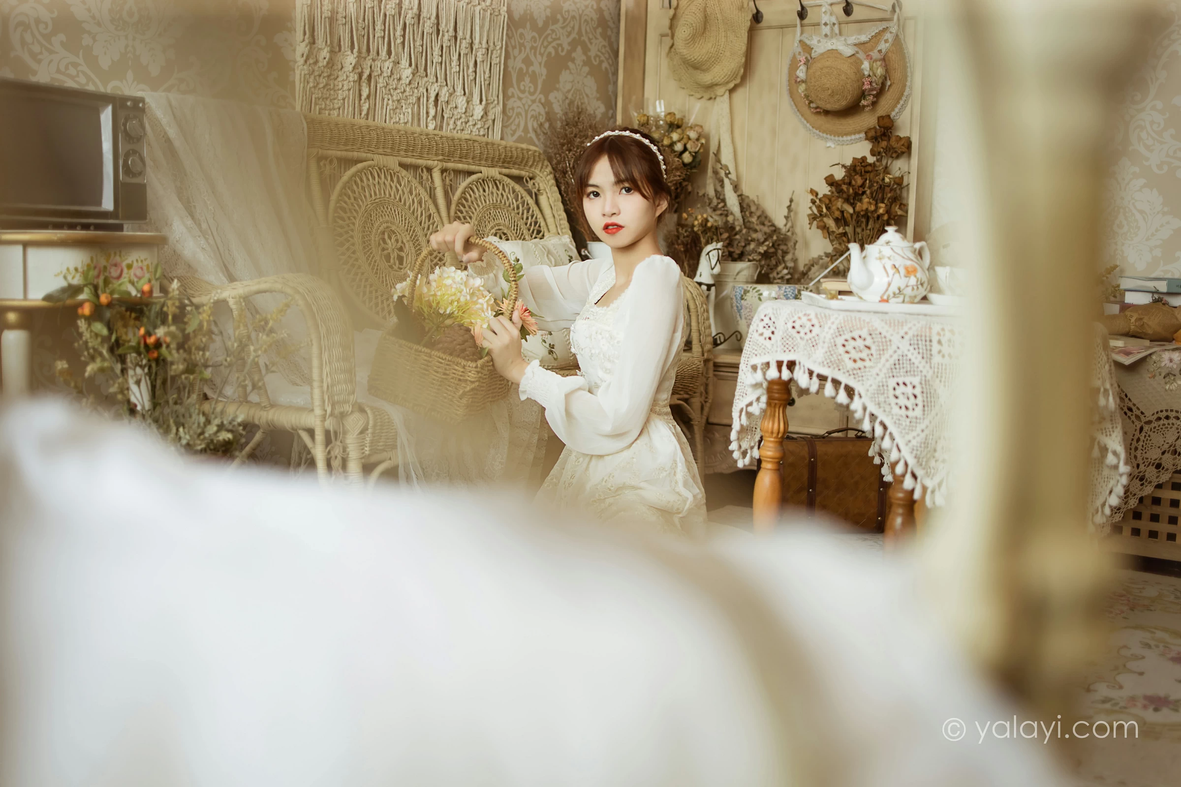 [YALAYI雅拉伊]2021.11.29 花白裙 茹莎 白色休闲蕾丝连衣裙居家性感写真集第9张