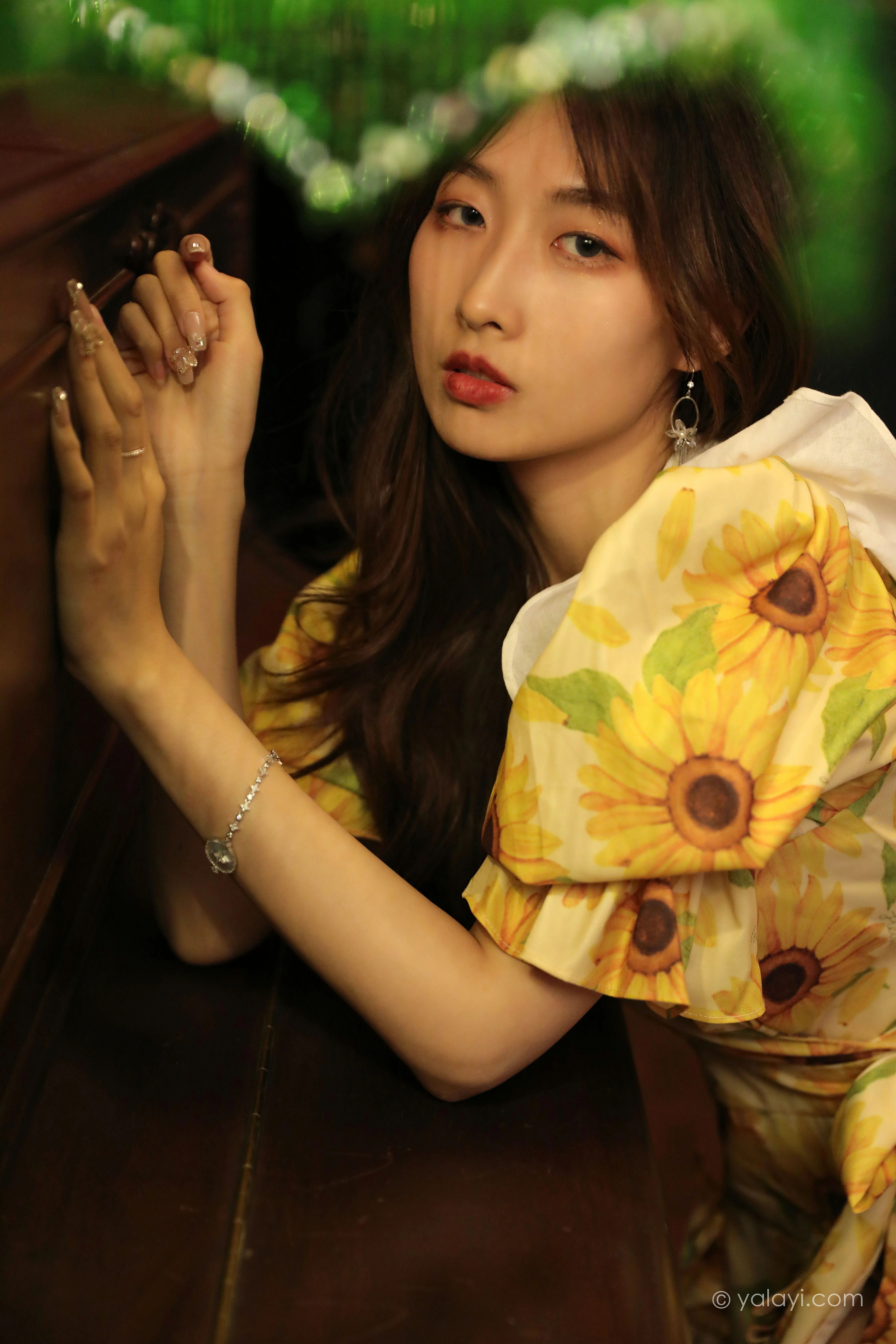 [YALAYI雅拉伊]NO.816 只剩下钢琴 佳佳 黄色连衣裙居家复古写真集第6张