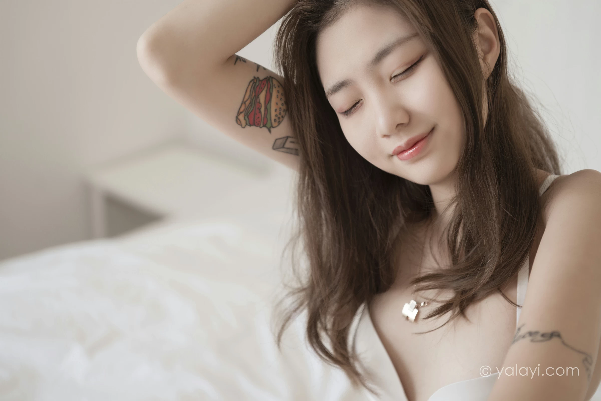 [YALAYI雅拉伊]NO.705 《洁白的少女呀》 鸭鸭 白色性感内衣私房写真集第2张
