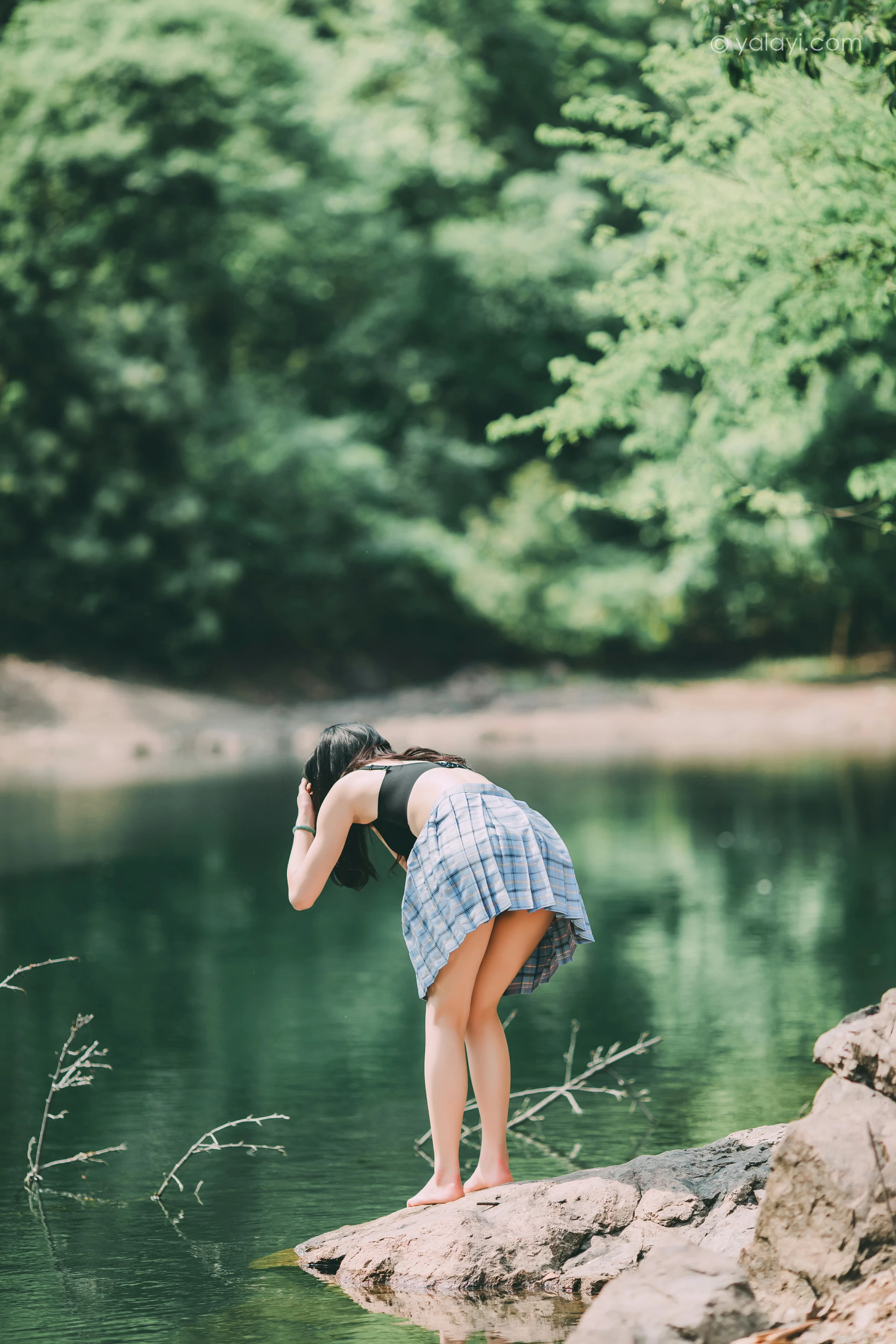 [YALAYI雅拉伊]NO.663 《涟漪》 和风 JK制服与短裙加黑色蕾丝内衣写真第4张