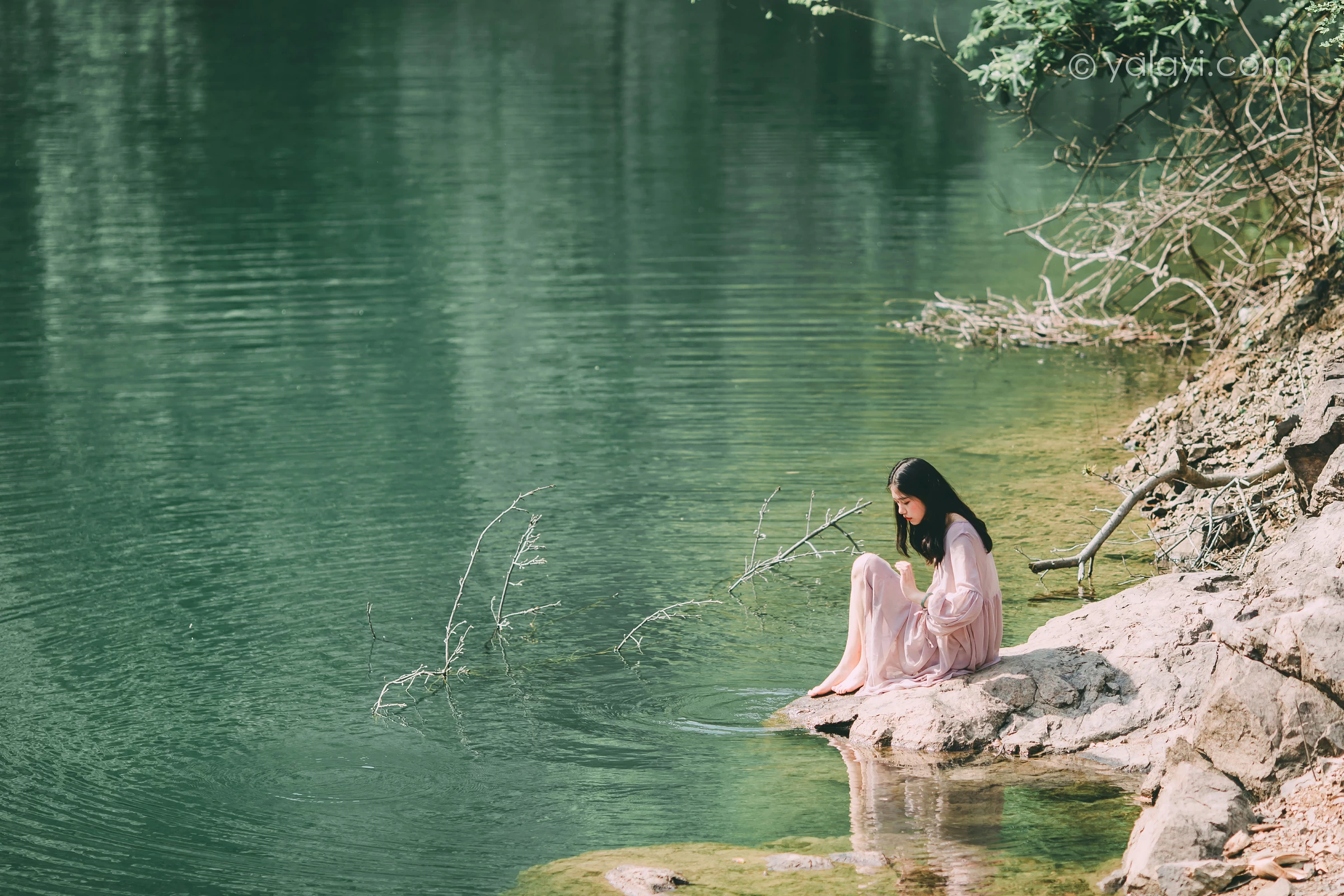 [YALAYI雅拉伊]NO.663 《涟漪》 和风 JK制服与短裙加黑色蕾丝内衣写真第16张