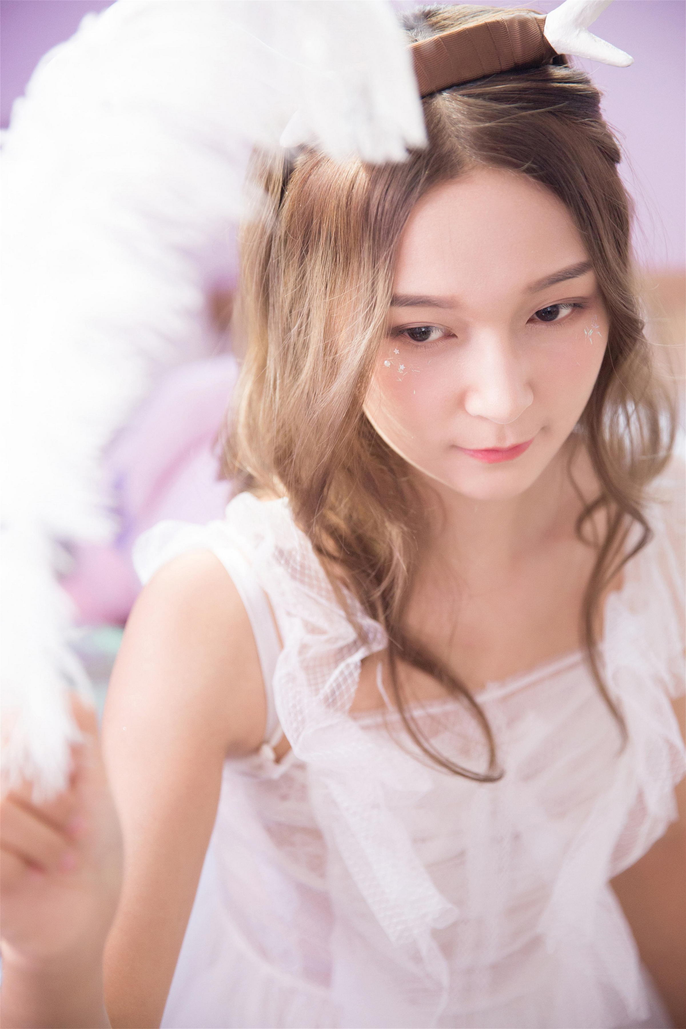 [YALAYI雅拉伊]2022.08.02 天上仙子 白色透视公主裙加白色塑身内衣性感私房写真集第4张