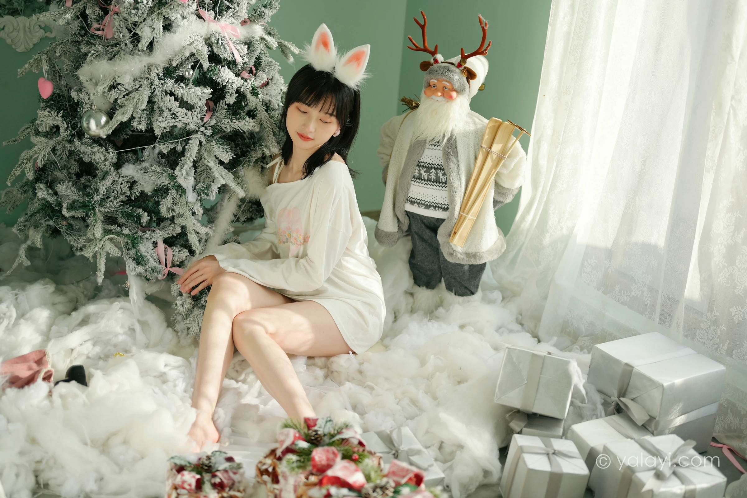 [YALAYI雅拉伊]2021.12.31 迎新 京京 白色透视宽松卫衣居家性感写真集第3张