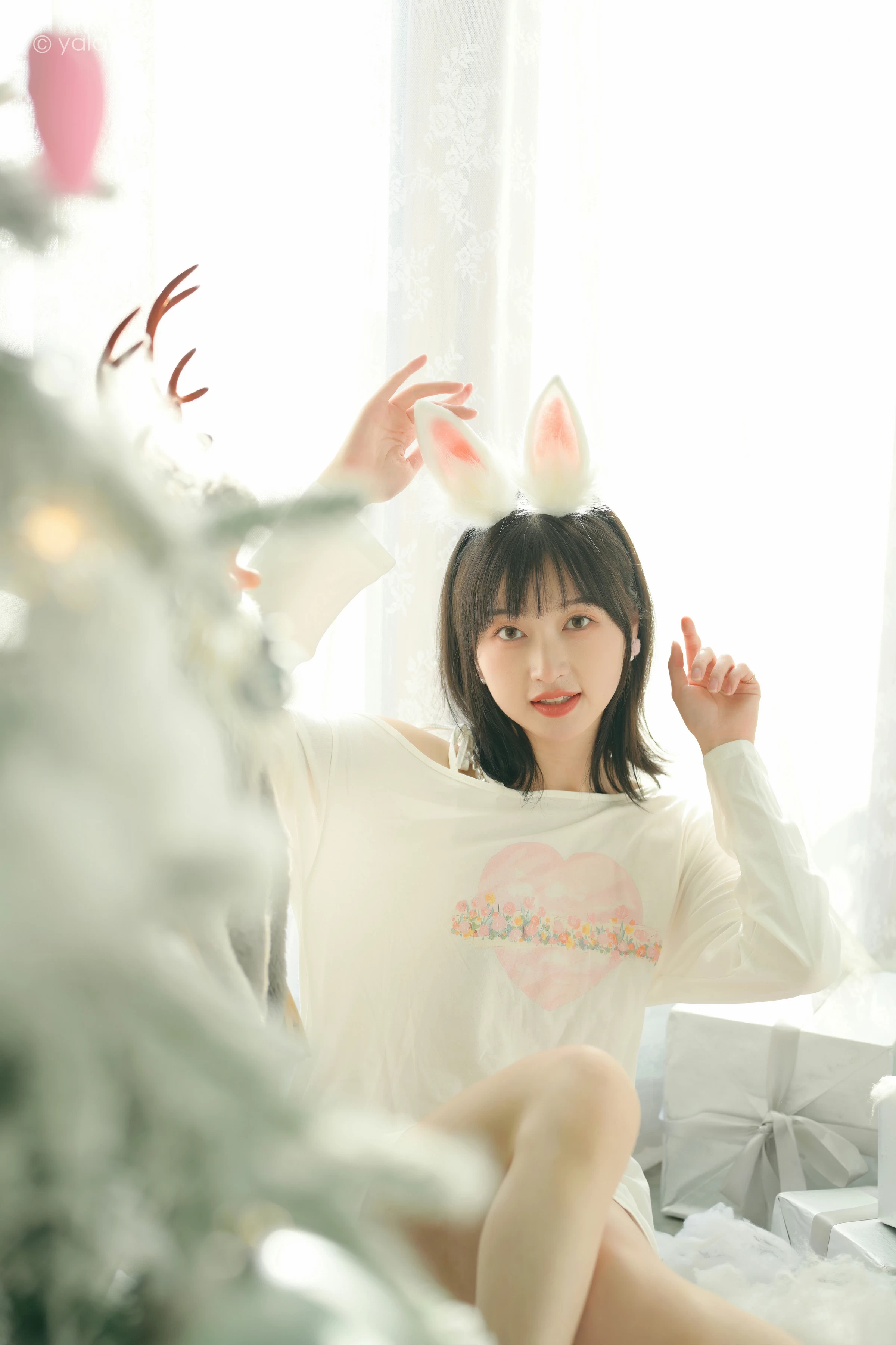 [YALAYI雅拉伊]2021.12.31 迎新 京京 白色透视宽松卫衣居家性感写真集第12张