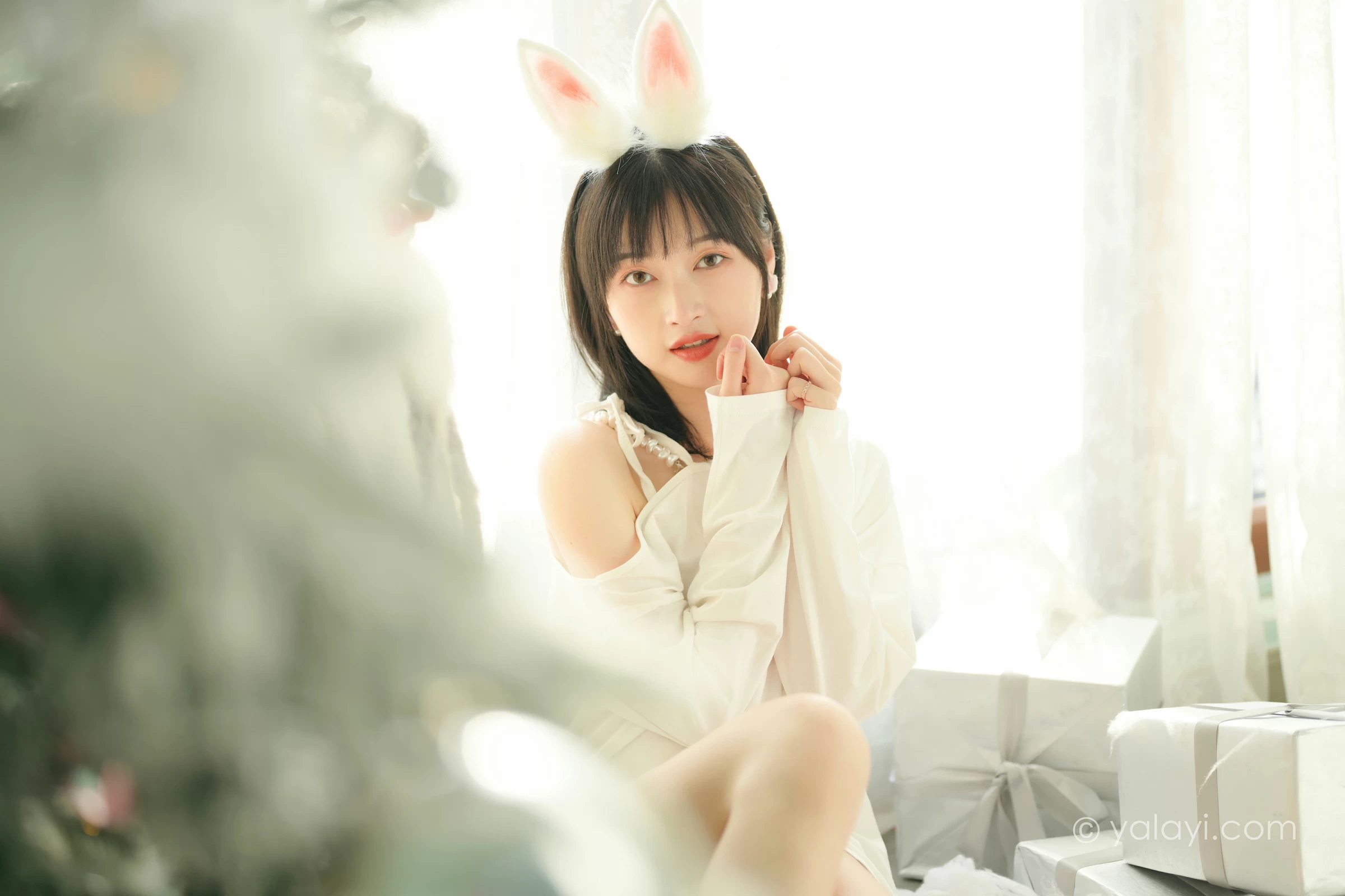 [YALAYI雅拉伊]2021.12.31 迎新 京京 白色透视宽松卫衣居家性感写真集第13张