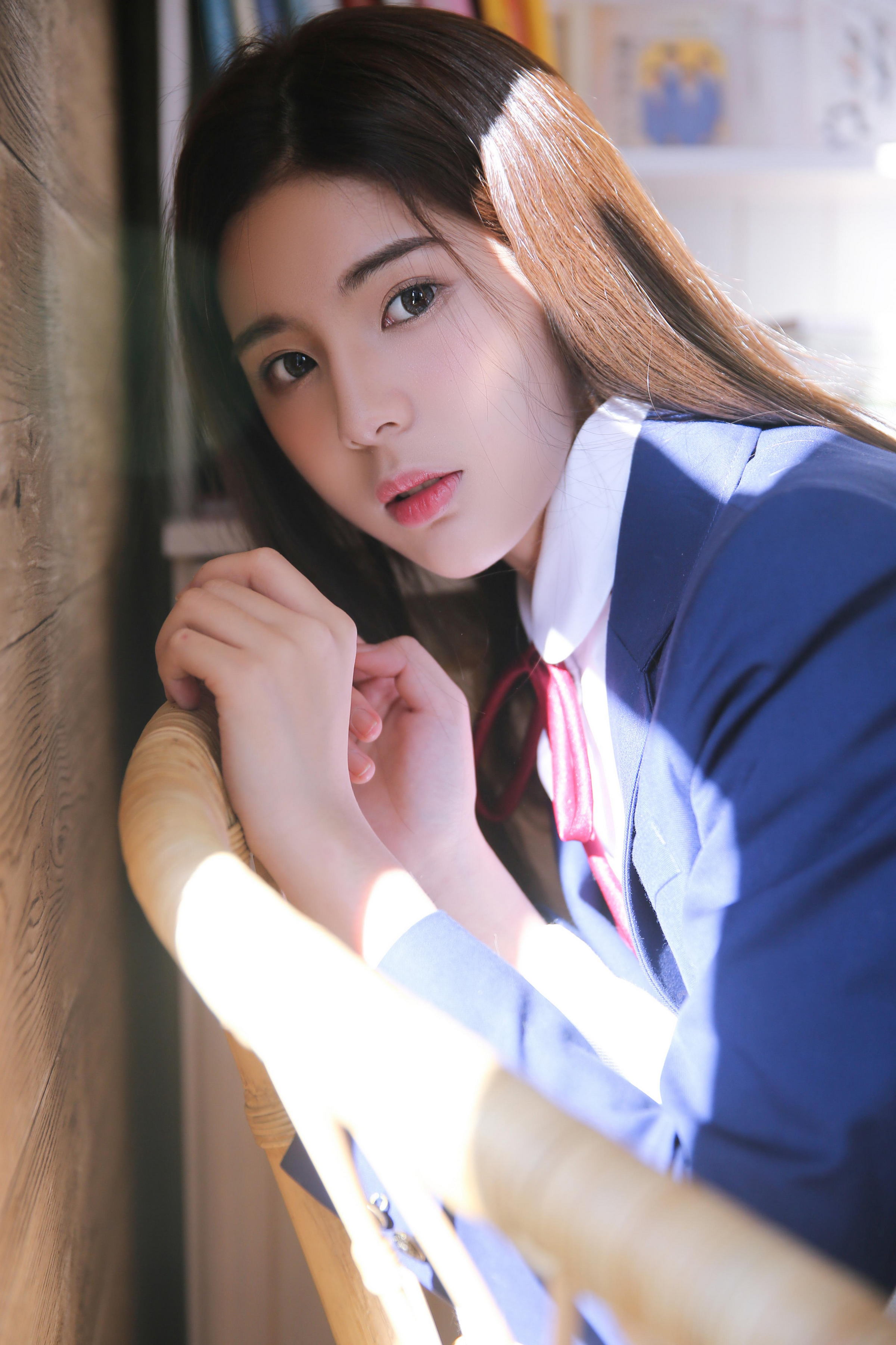 [YALAYI雅拉伊]2022.05.09 小饼干 白嫩少女 蓝色JK制服与橙色吊带连衣裙性感写真集第1张