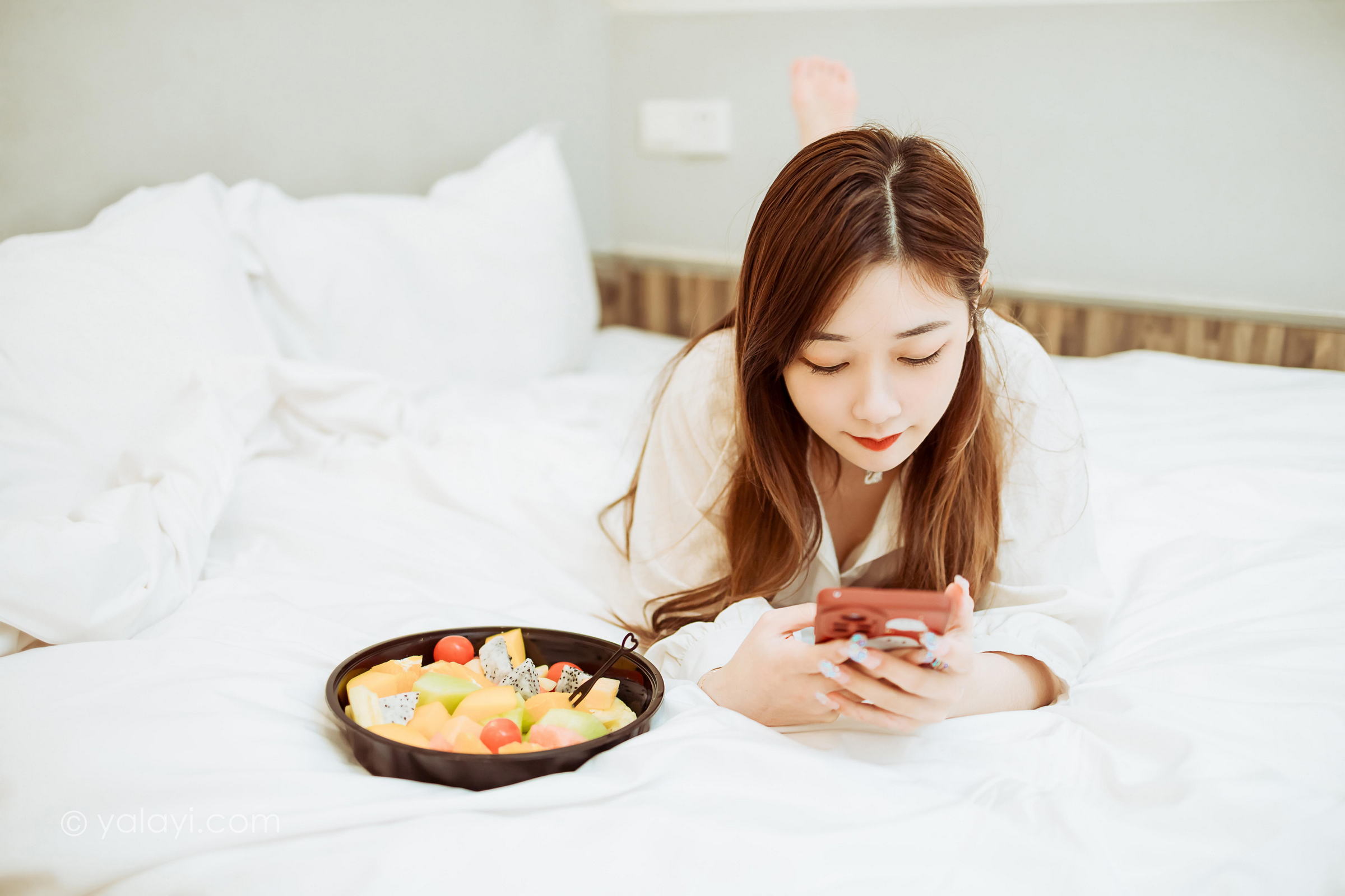 [YALAYI雅拉伊]2022.04.15 珍惜每一天 夜夜 白色男友式衬衫居家性感私房写真集第5张