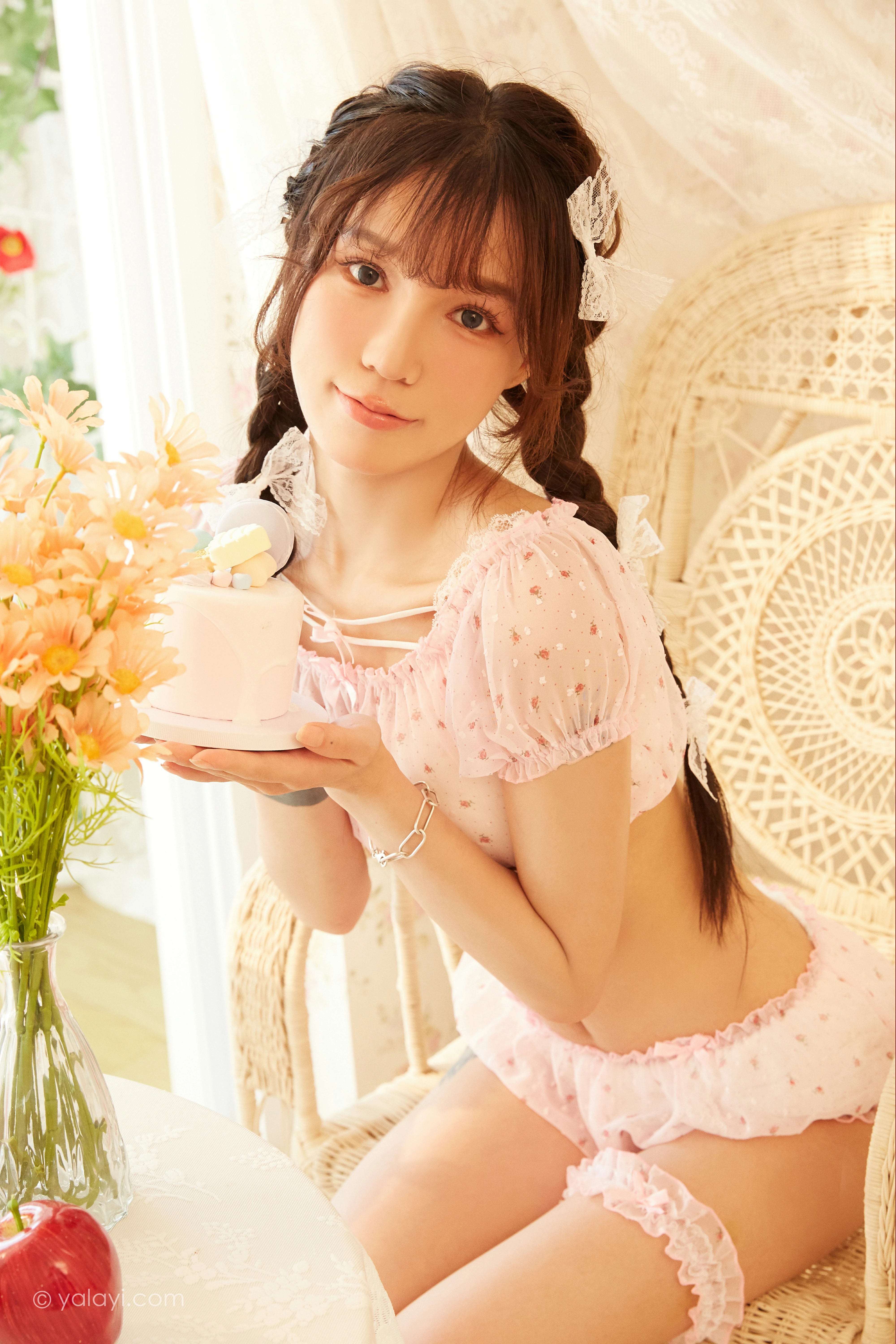 [YALAYI雅拉伊]NO.852 如花 文婧 粉色情趣上衣与短裤加白色丝袜美腿性感私房写真集第14张