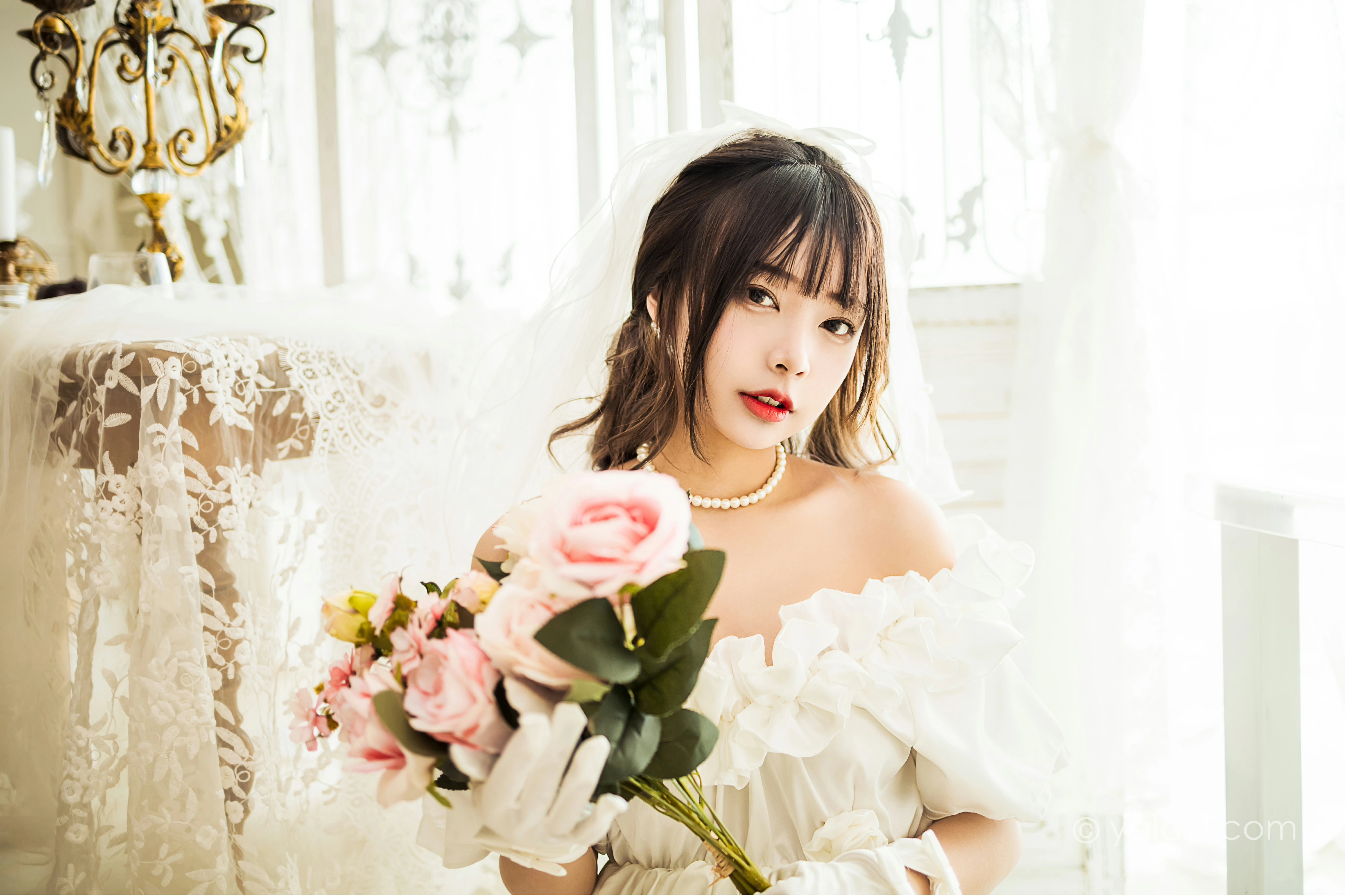 [YALAYI雅拉伊]NO.862 美丽的梦 阿禾 白色抹胸婚纱性感写真集第4张