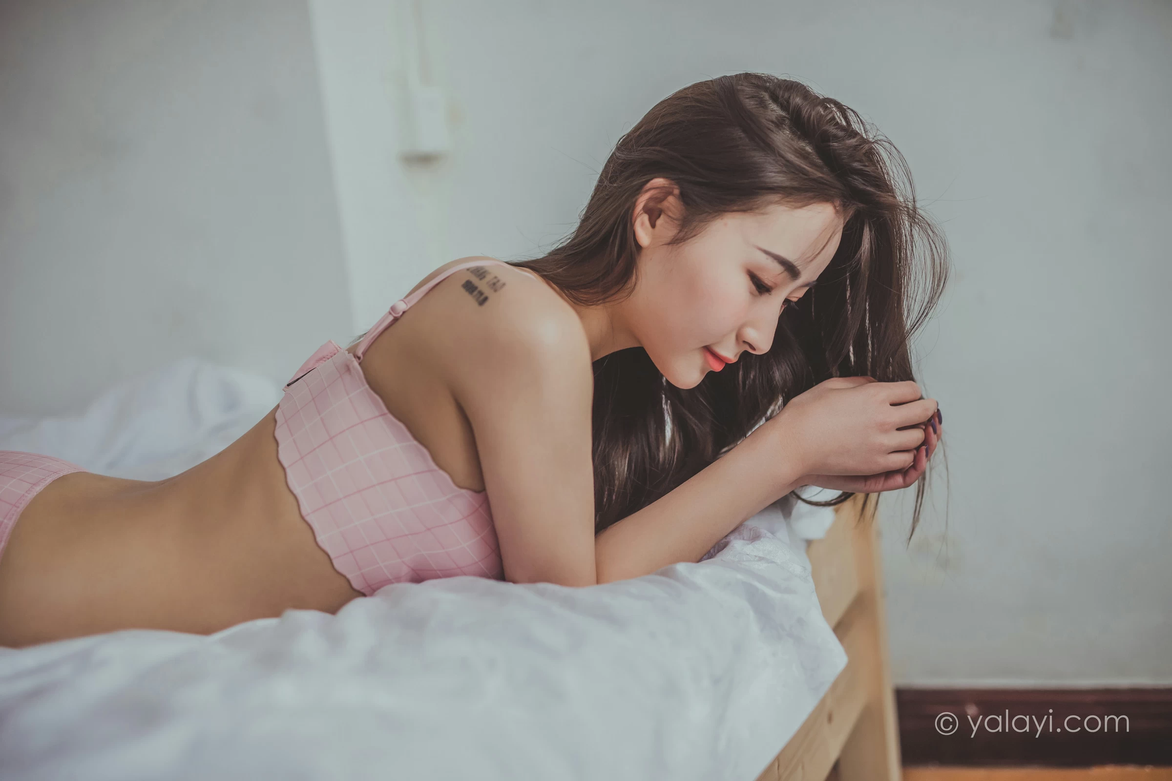 [YALAYI雅拉伊]NO.664 《相濡以沫》 海棠 粉色内衣性感私房写真集第14张