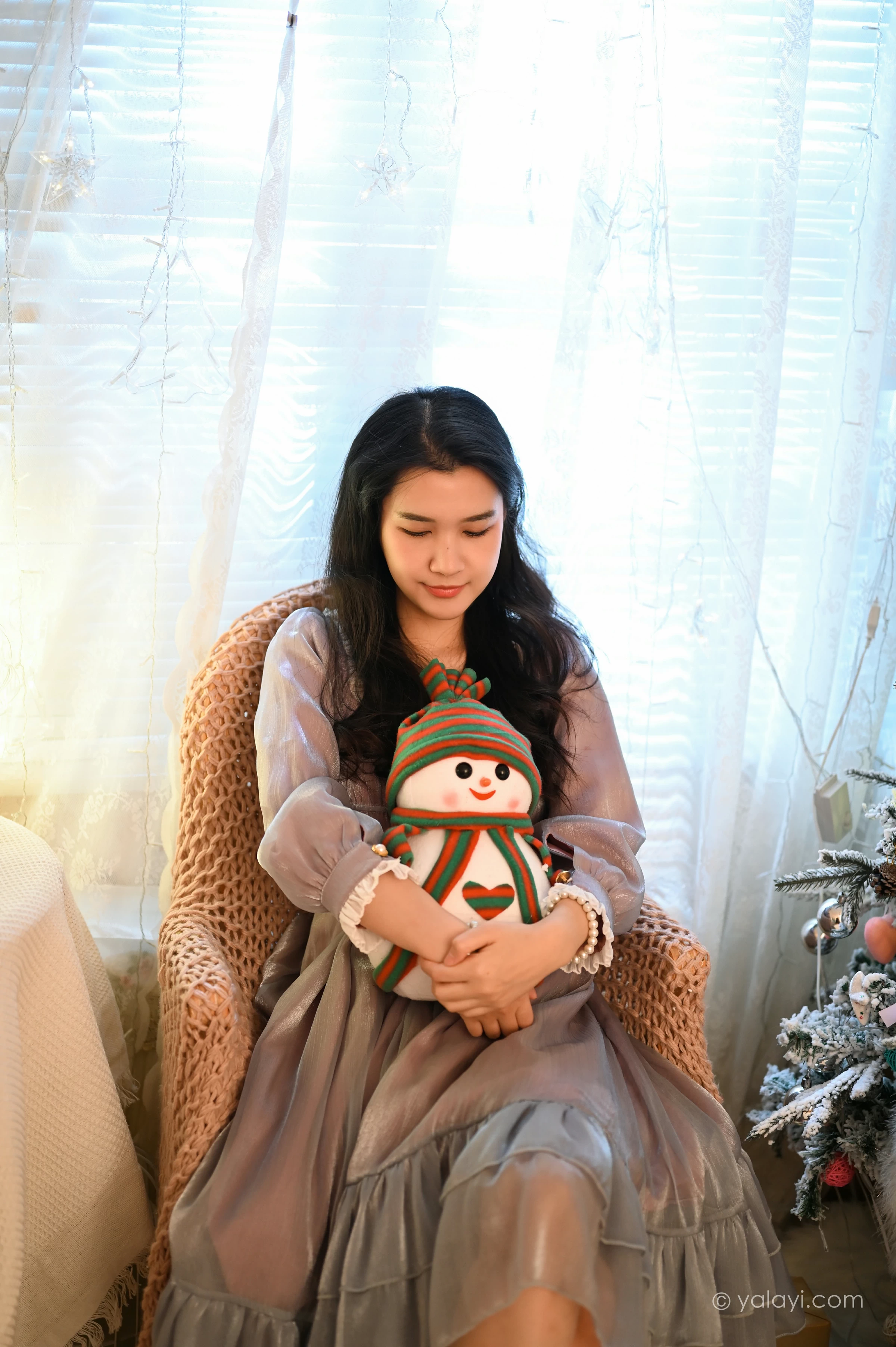 [YALAYI雅拉伊]NO.744 《平安夜有我》 虞艺 灰色透视公主制服裙写真第4张