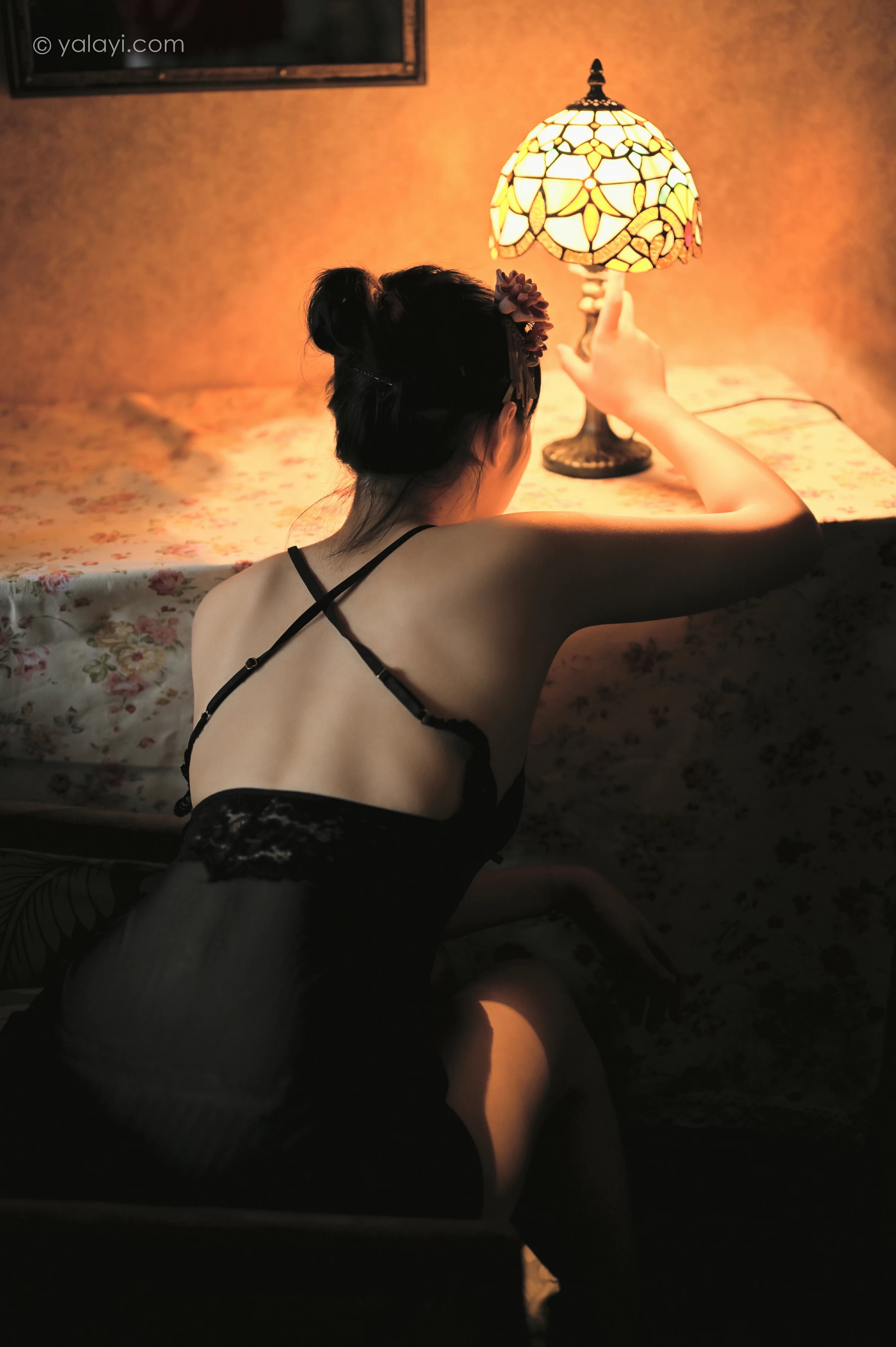 [YALAYI雅拉伊]NO.673 《剪烛西窗》 沈伊 黑色吊带蕾丝睡衣裙性感私房写真集第5张