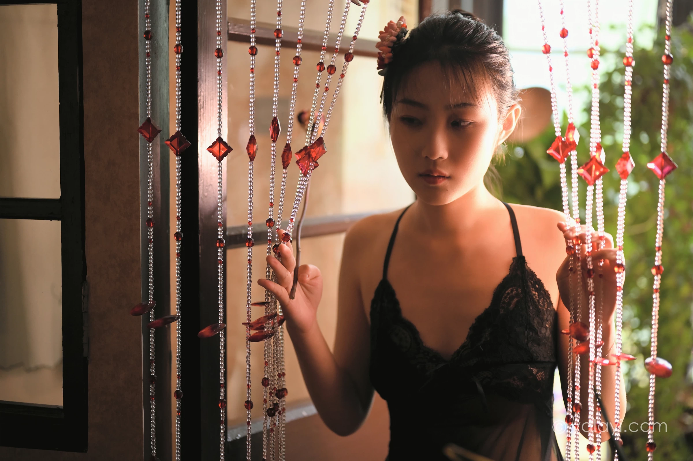 [YALAYI雅拉伊]NO.673 《剪烛西窗》 沈伊 黑色吊带蕾丝睡衣裙性感私房写真集第9张